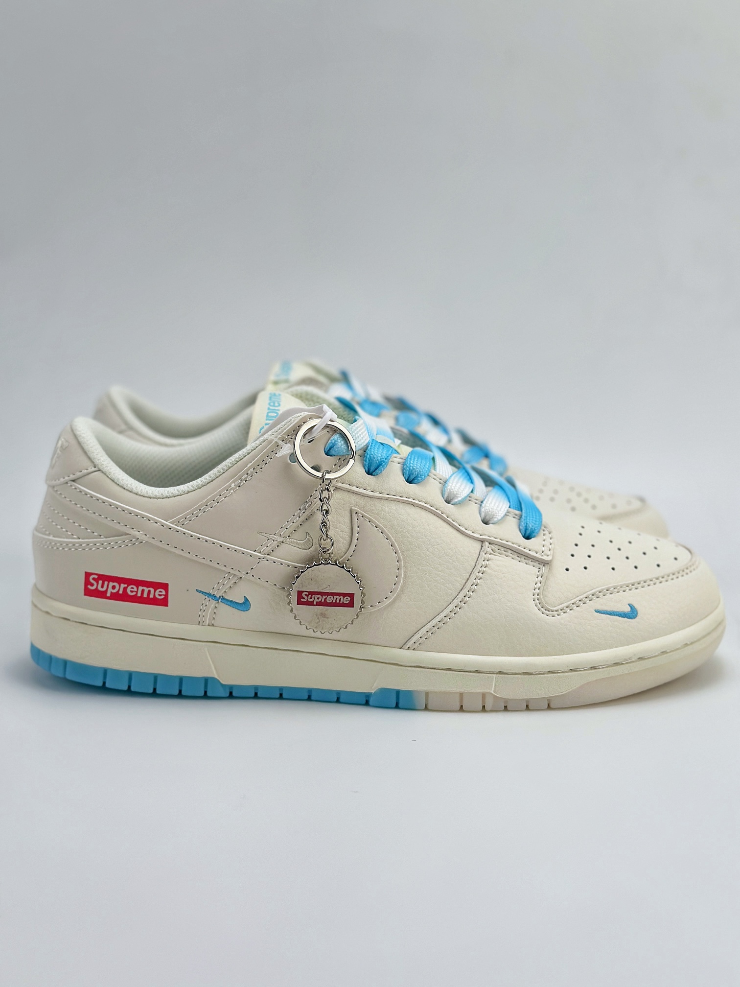 Nike SB Dunk Low x Supreme 白天蓝三小钩 BB8675-108