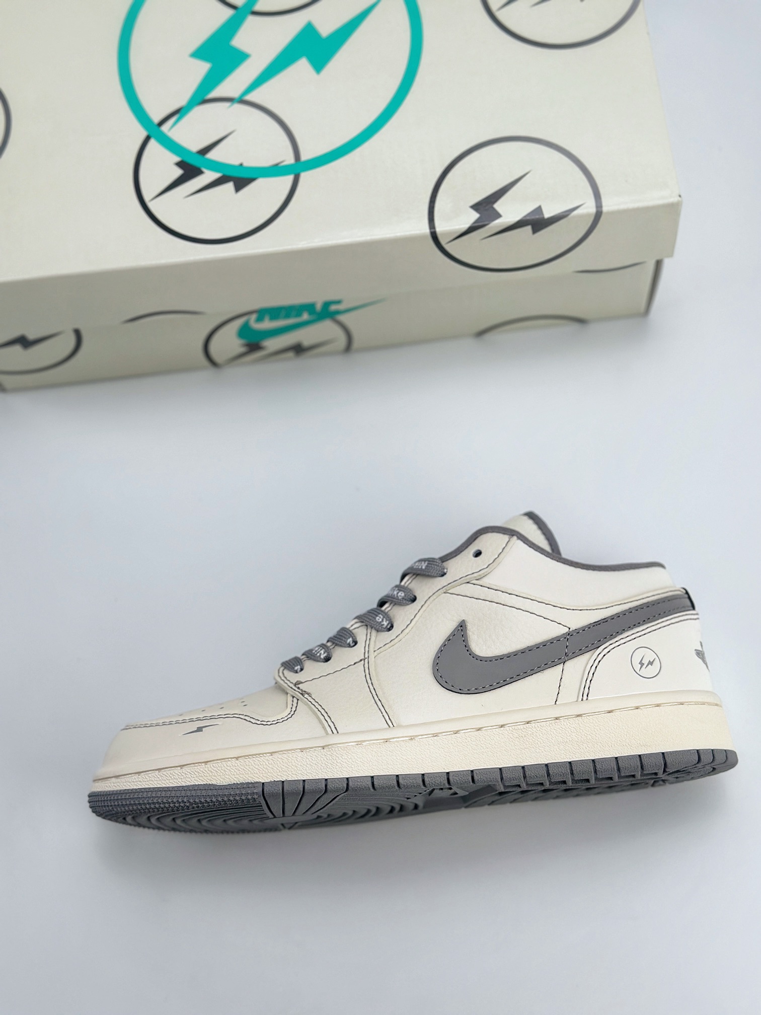 Air Jordan 1 Retro Low x Fragment Design 闪电藤原浩联名 CF3688-020