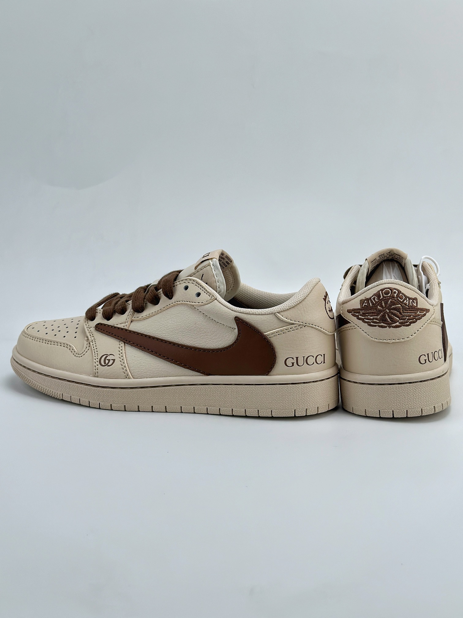 Travis Scott x Nike Air Jordan 1 Low x GUCCI 三方联名 Air Jordan 1 Low 反转米棕倒钩 QY0168-996