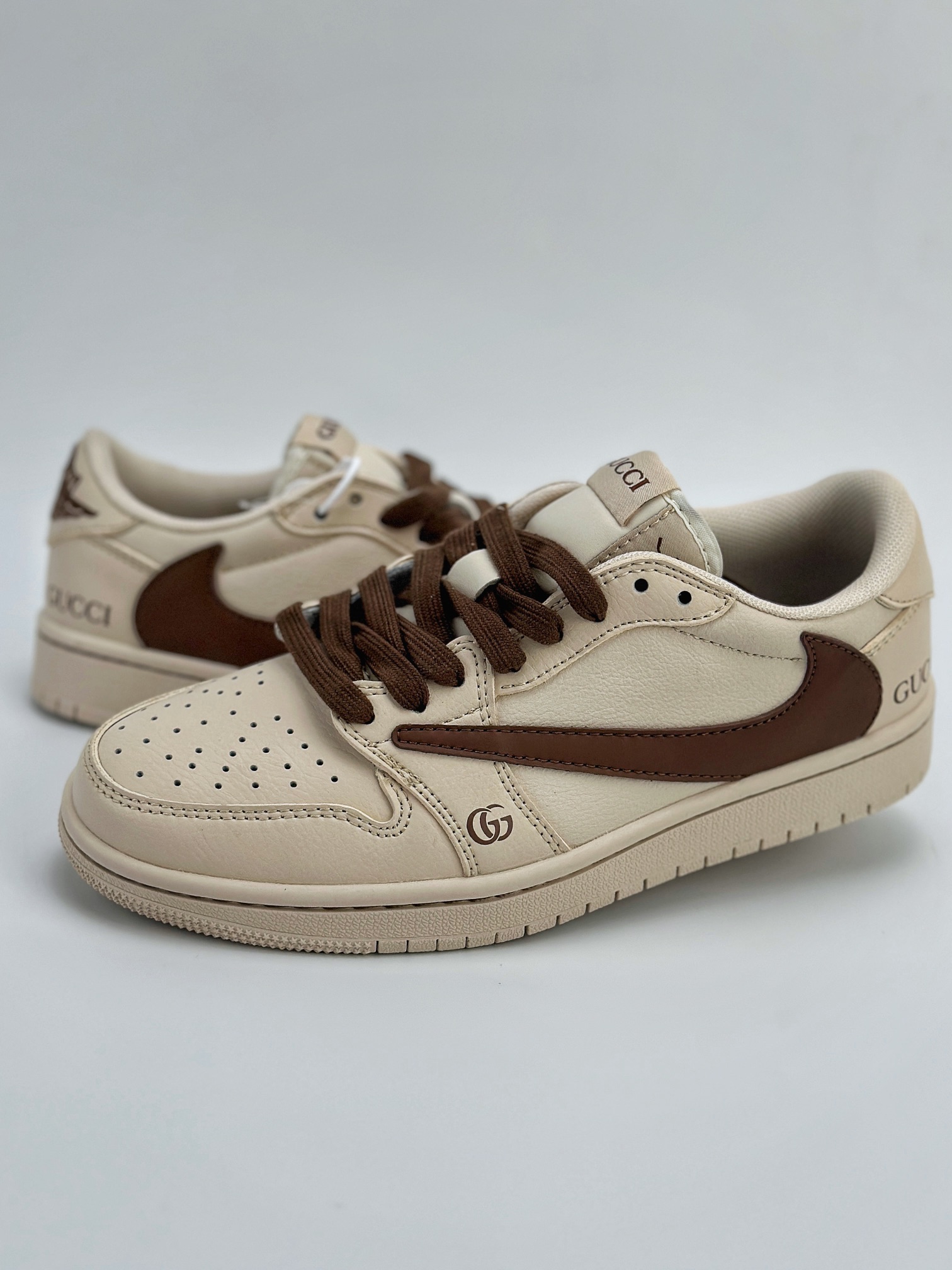 Travis Scott x Nike Air Jordan 1 Low x GUCCI 三方联名 Air Jordan 1 Low 反转米棕倒钩 QY0168-996