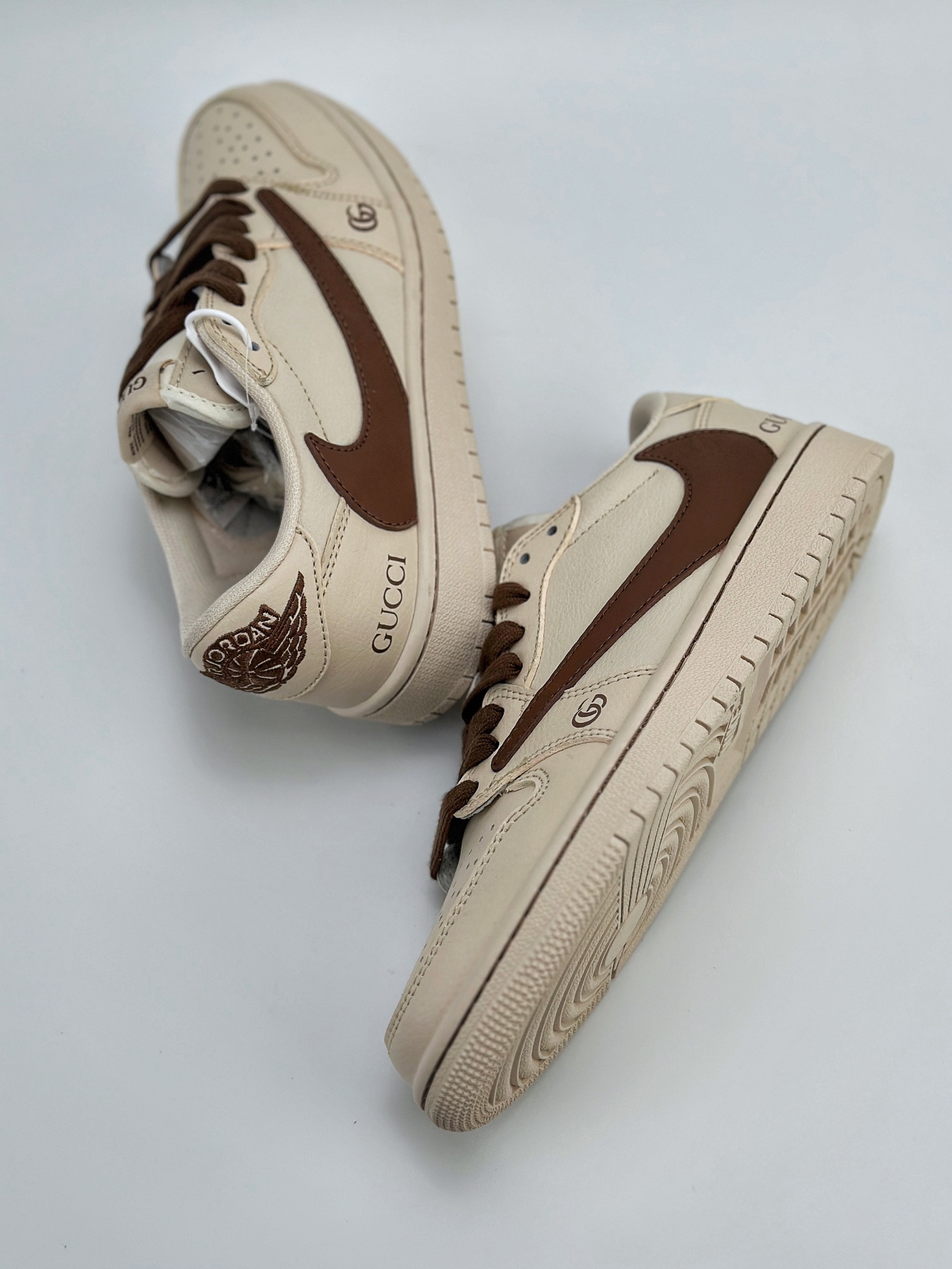 Travis Scott x Nike Air Jordan 1 Low x GUCCI 三方联名 Air Jordan 1 Low 反转米棕倒钩 QY0168-996