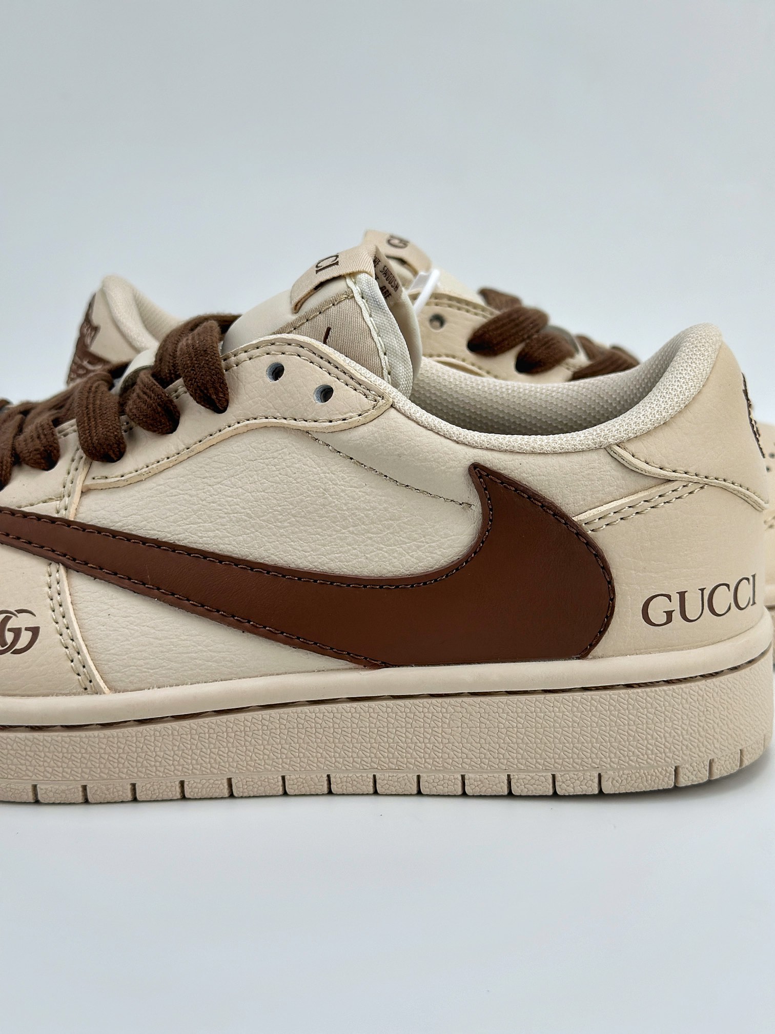 Travis Scott x Nike Air Jordan 1 Low x GUCCI 三方联名 Air Jordan 1 Low 反转米棕倒钩 QY0168-996