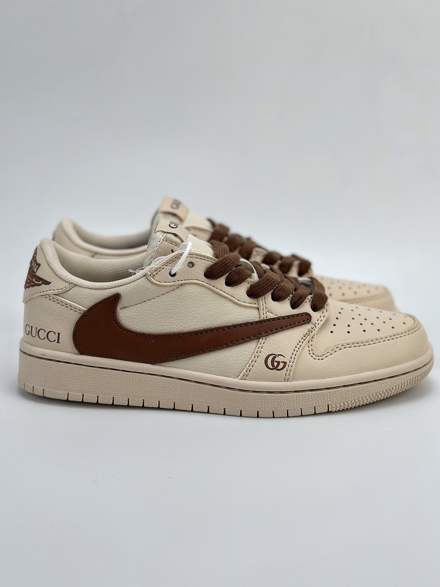 Travis Scott x Nike Air Jordan 1 Low x GUCCI 三方联名 Air Jordan 1 Low 反转米棕倒钩 QY0168-996