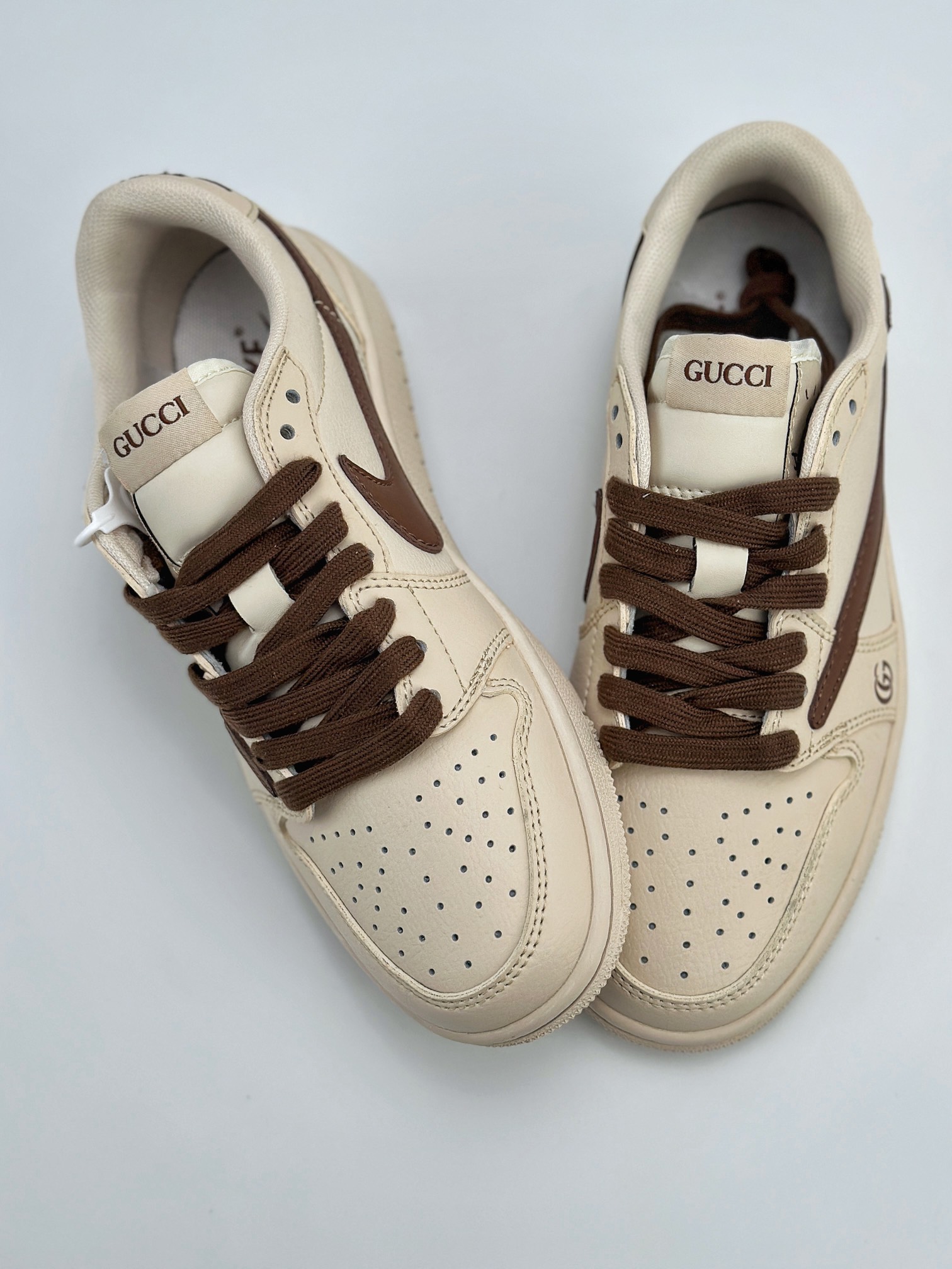 Travis Scott x Nike Air Jordan 1 Low x GUCCI 三方联名 Air Jordan 1 Low 反转米棕倒钩 QY0168-996