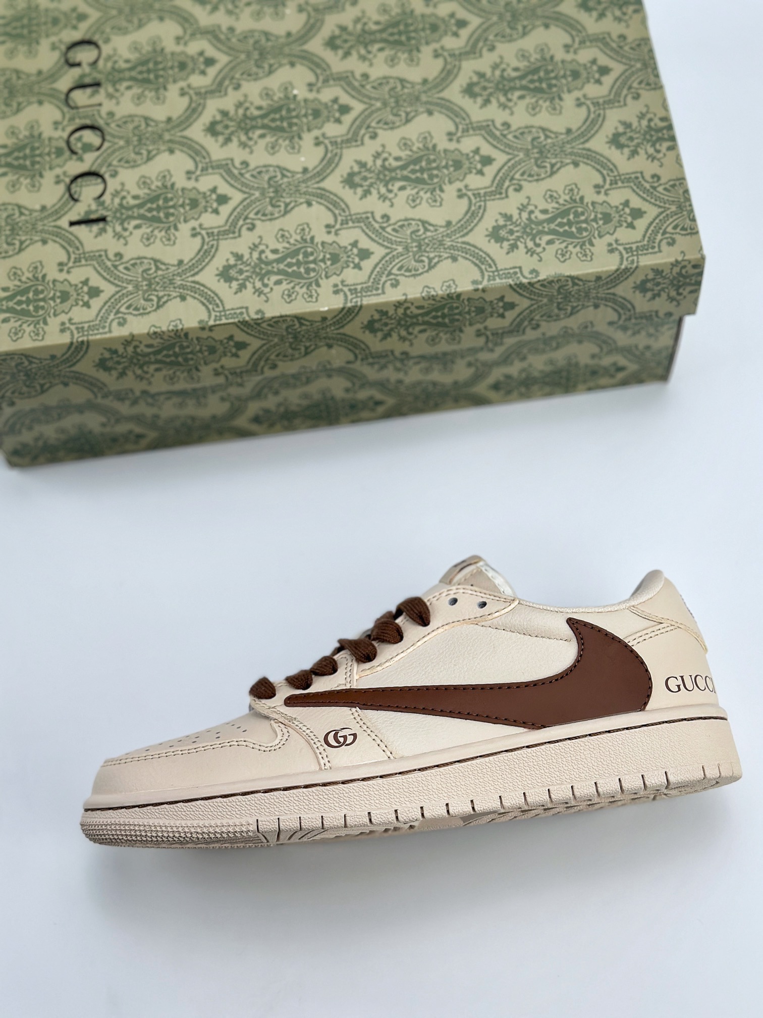 Travis Scott x Nike Air Jordan 1 Low x GUCCI 三方联名 Air Jordan 1 Low 反转米棕倒钩 QY0168-996