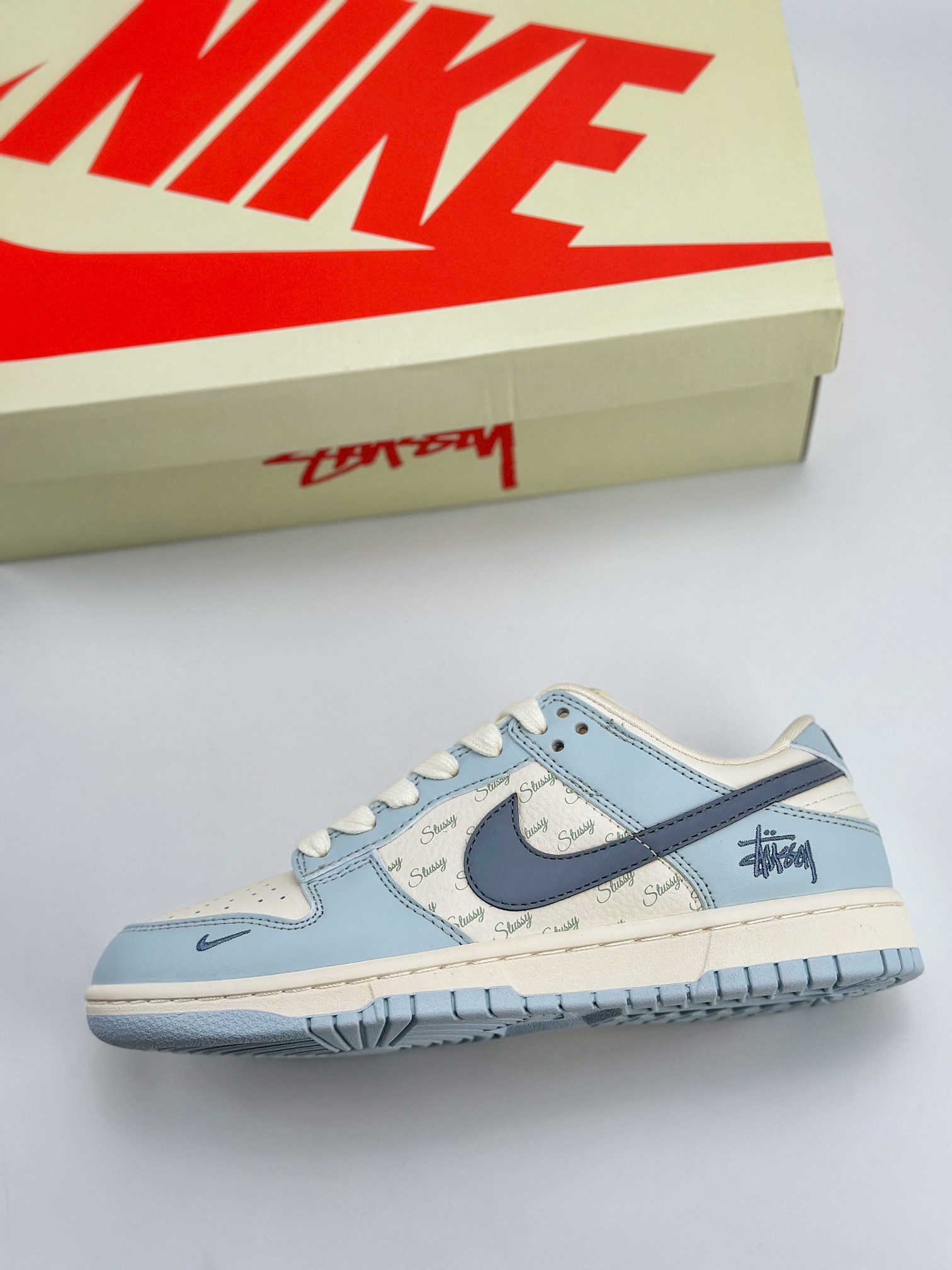 Nike SB Dunk Low x Stussy 斯图西米白天蓝 CF3688-012