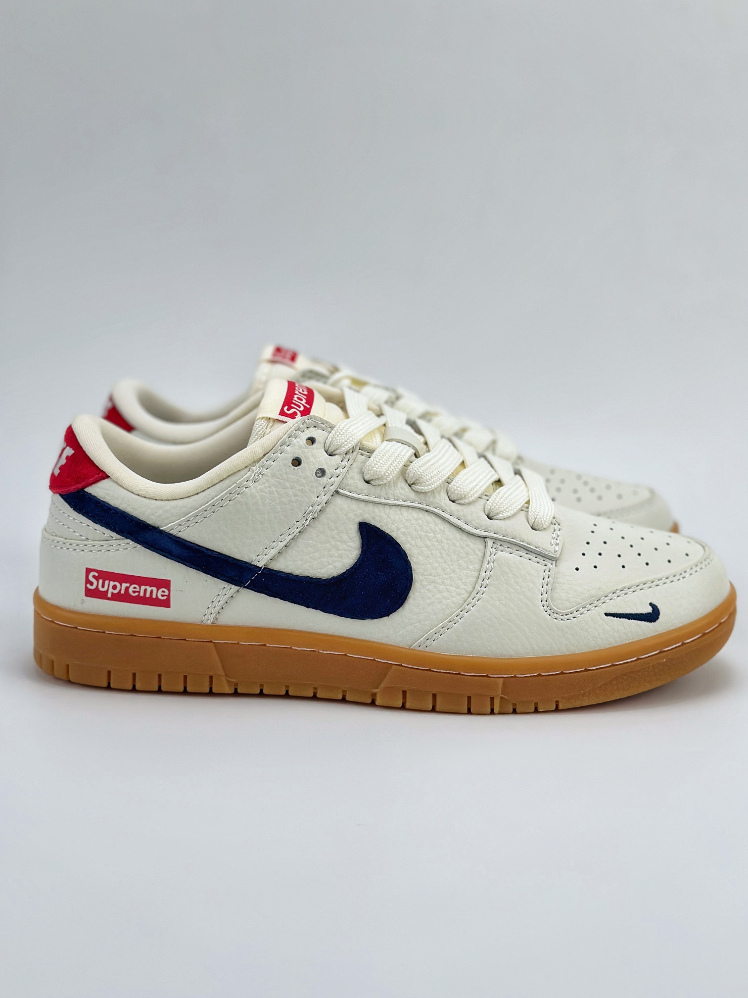 Nike SB Dunk Low x Supreme 白蓝红生胶 JH8310-945