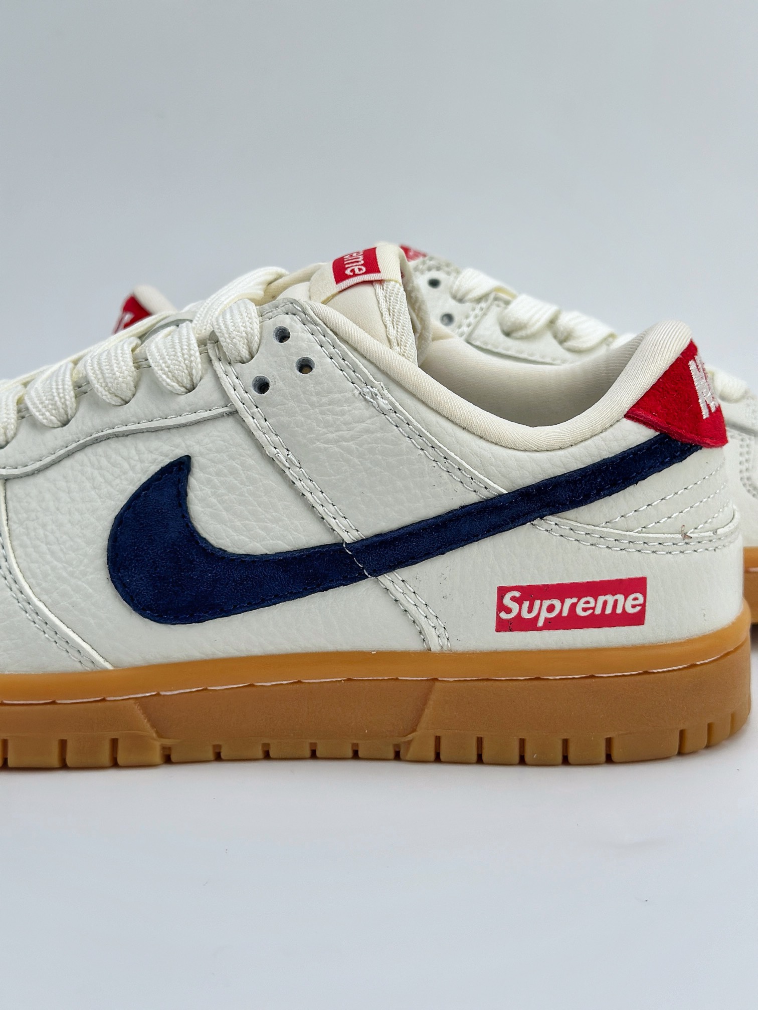 Nike SB Dunk Low x Supreme 白蓝红生胶 JH8310-945