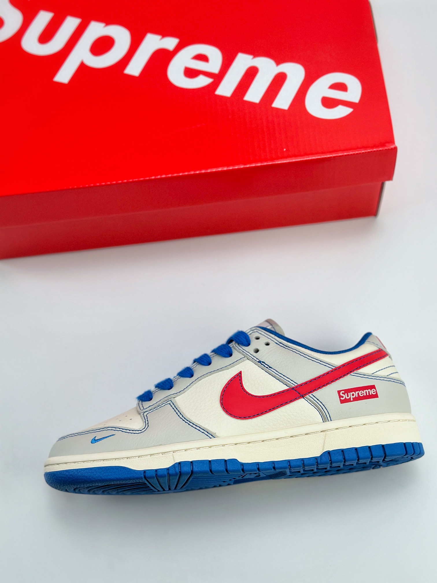 NIKE SB Dunk Low x Supreme 白蓝红小钩 XX9191-002