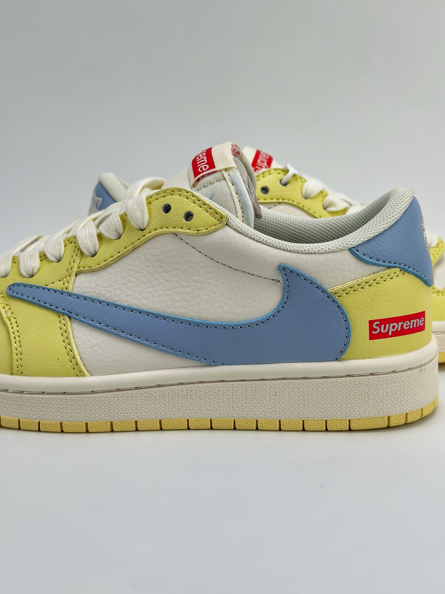 Travis Scott x Nike Air Jordan 1 Low x Supreme 三方联名 Air Jordan 1 Low 反转白黄蓝倒钩 QY0268-967