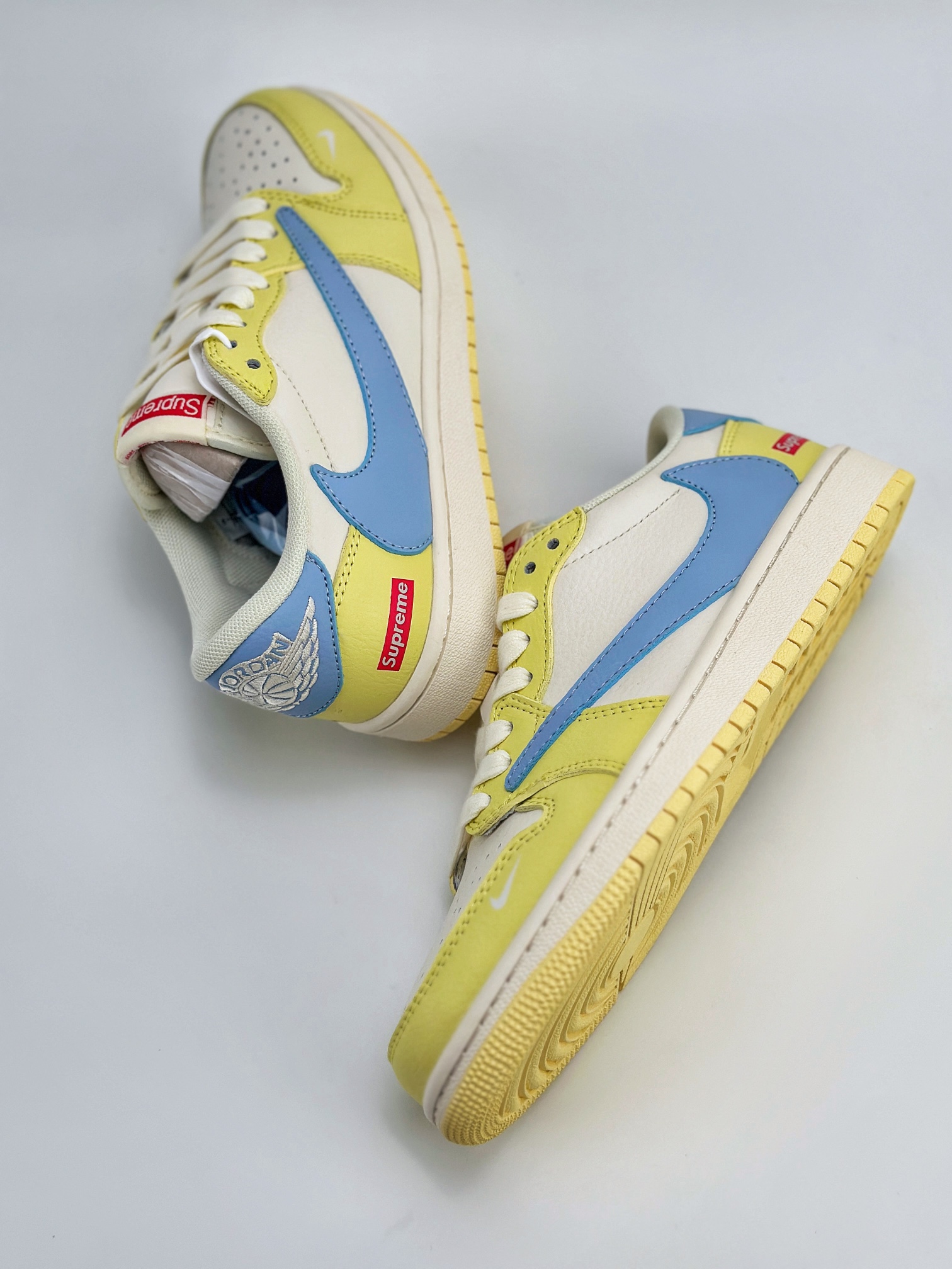 Travis Scott x Nike Air Jordan 1 Low x Supreme 三方联名 Air Jordan 1 Low 反转白黄蓝倒钩 QY0268-967