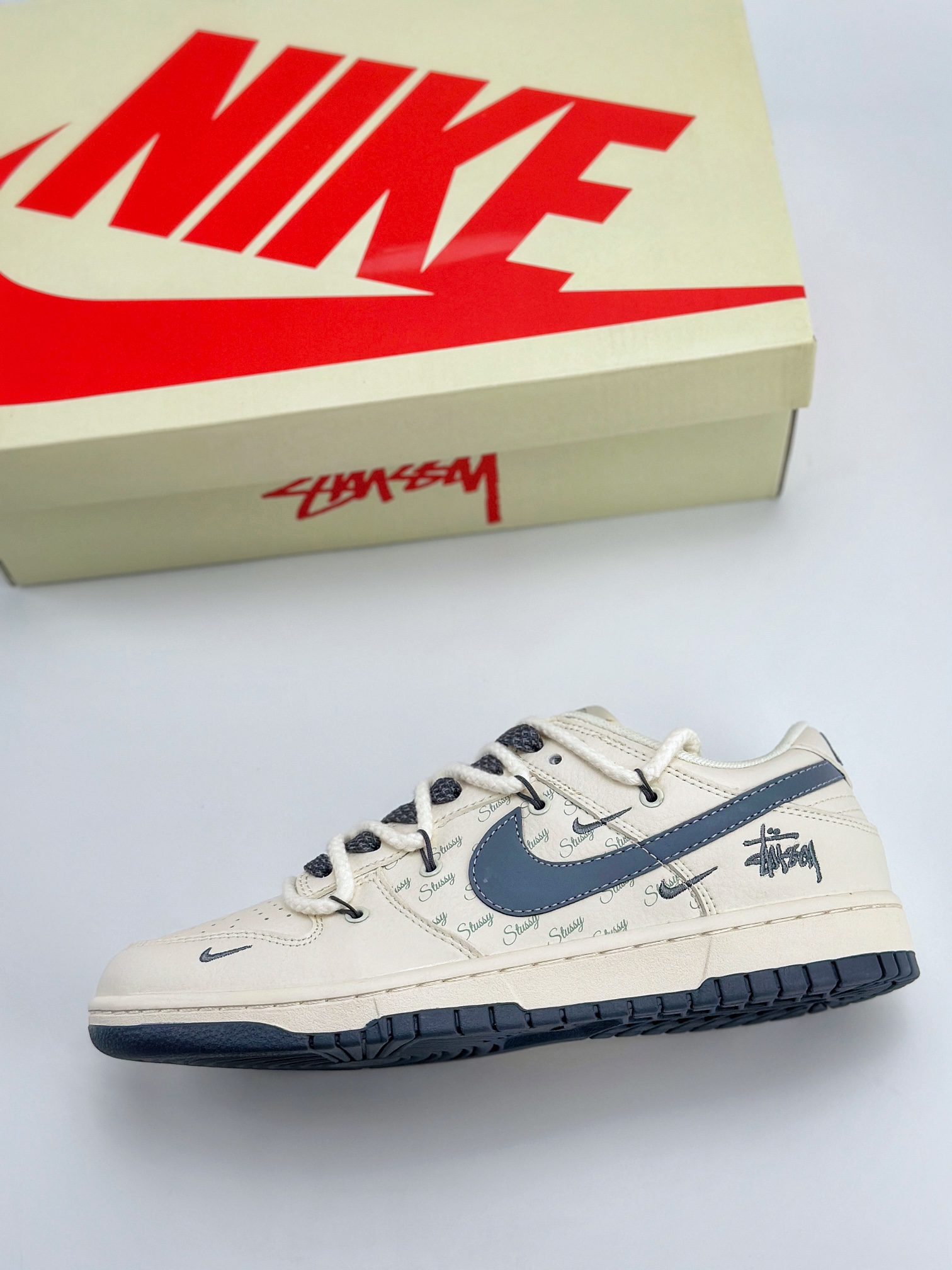 Nike SB Dunk Low x Stussy 斯图西3M白灰绑带 SJ2068-275