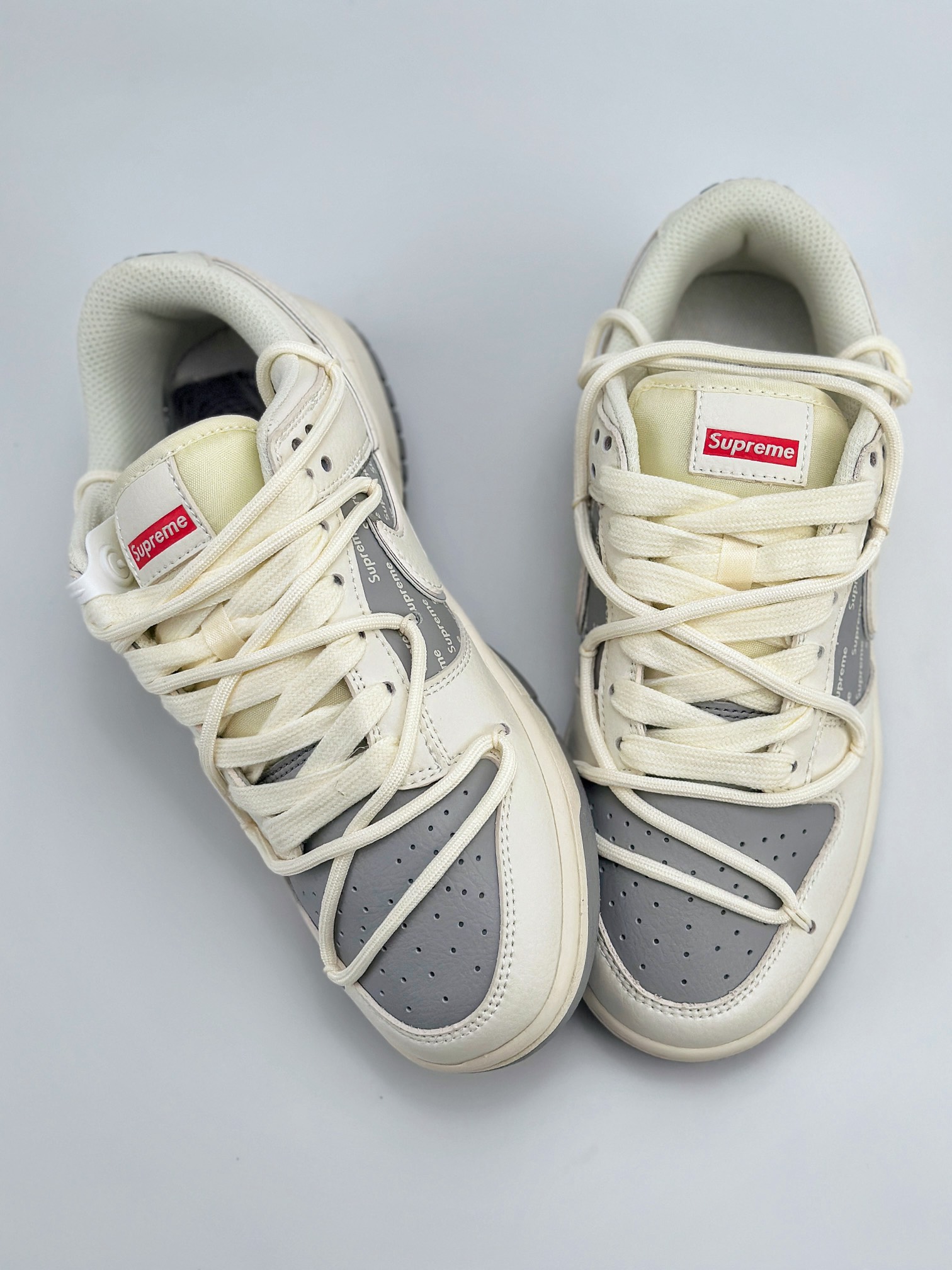 Nike SB Dunk Low x Supreme 白灰绑带 JJ5688-106