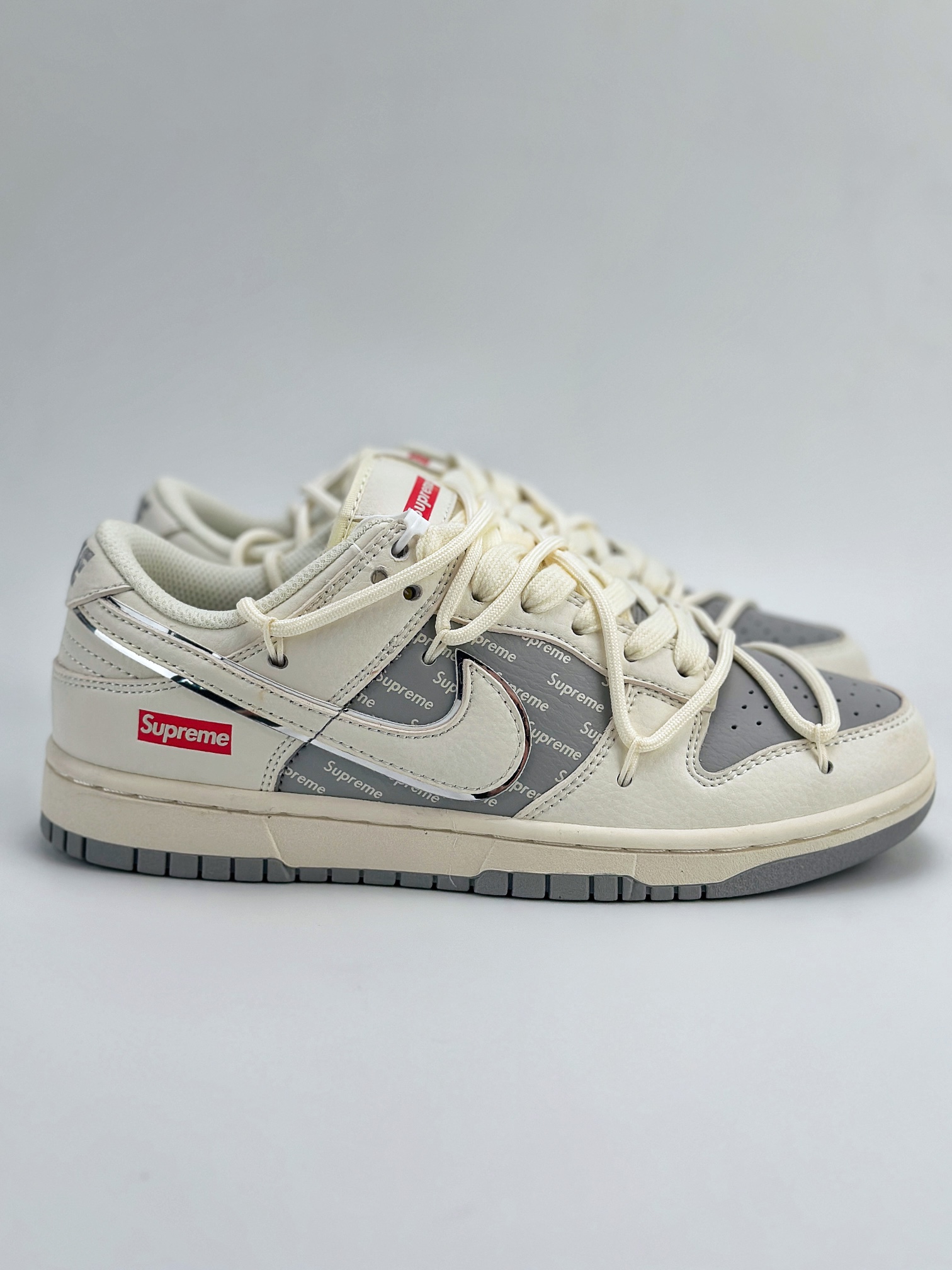 Nike SB Dunk Low x Supreme 白灰绑带 JJ5688-106