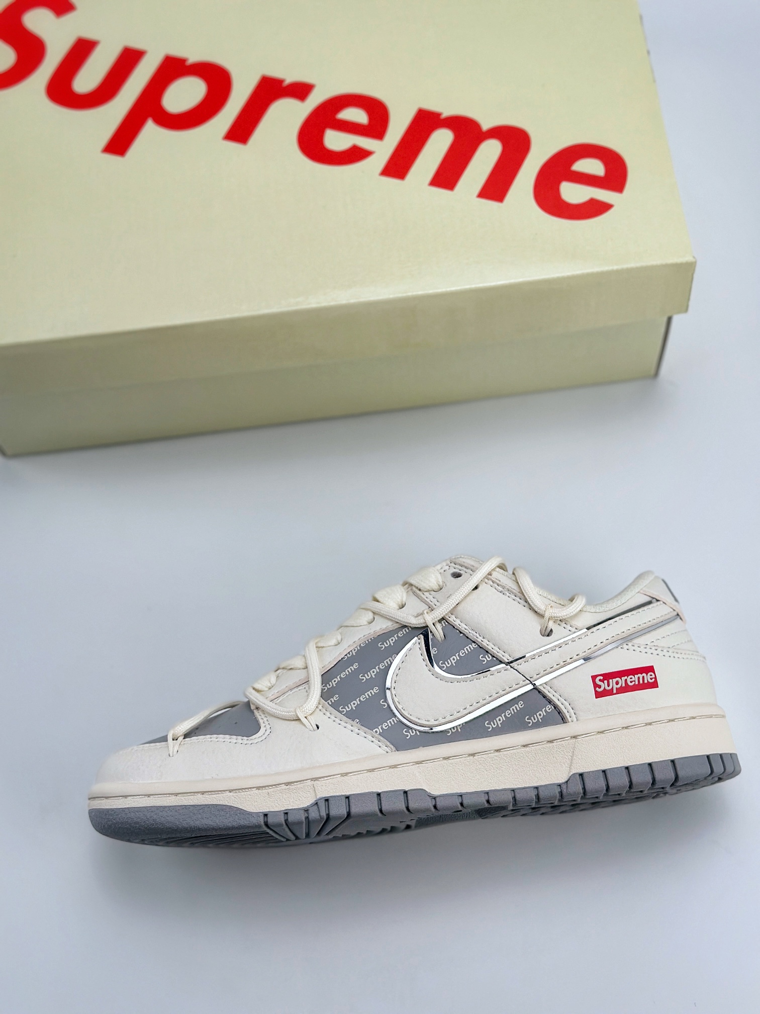 Nike SB Dunk Low x Supreme 白灰绑带 JJ5688-106