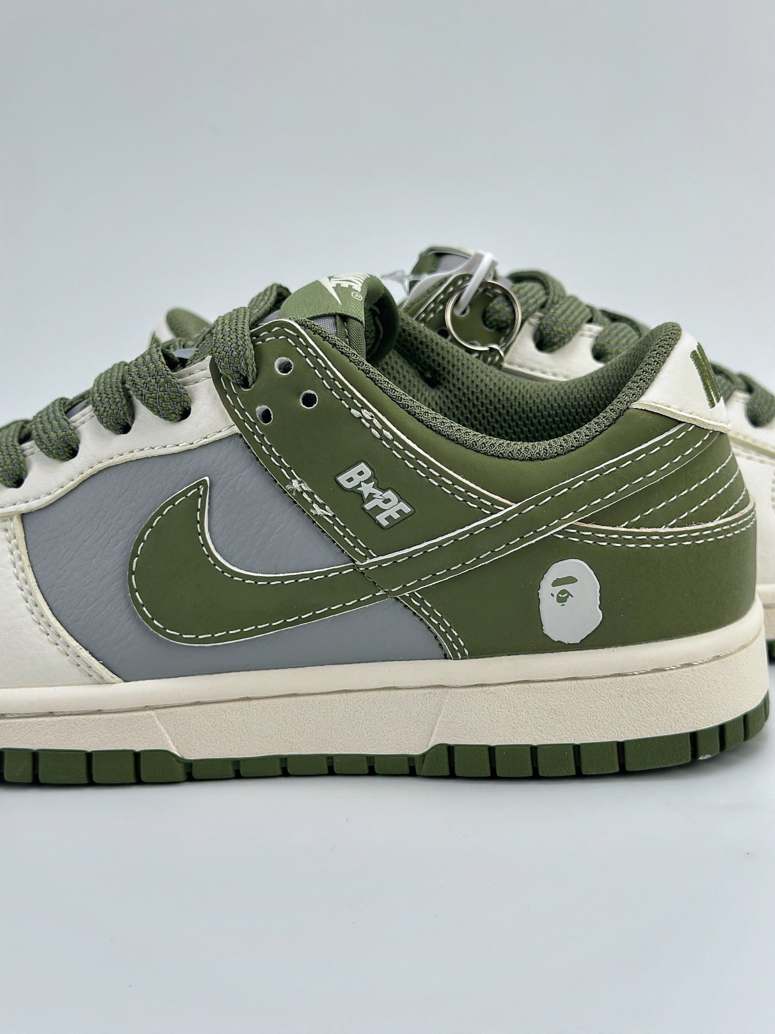 Nike SB Dunk Low x BAPE 白灰绿满天星 BB8969-004