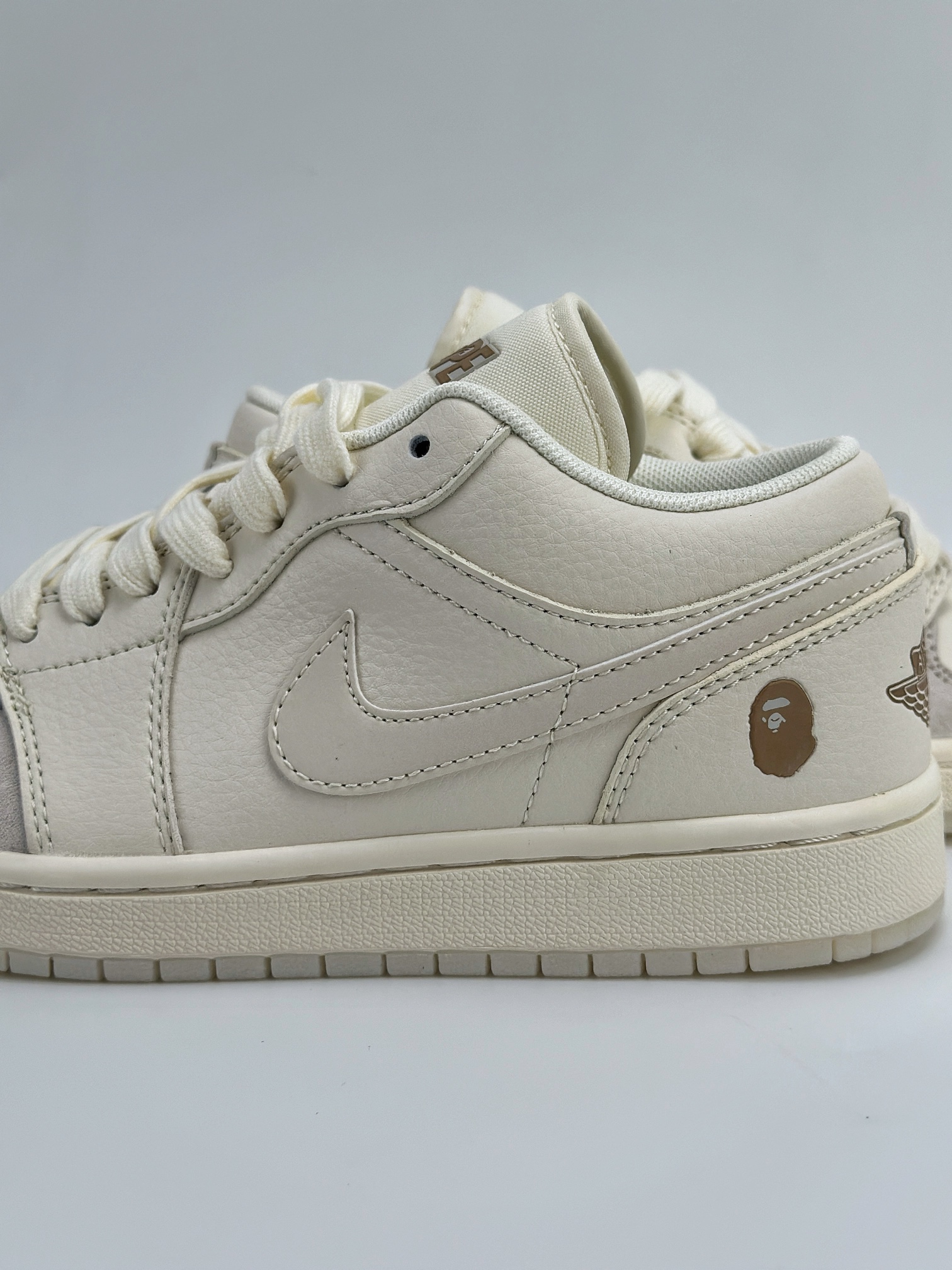 Air Jordan 1 Retro Low x BAPE 米白 LJ6688-002