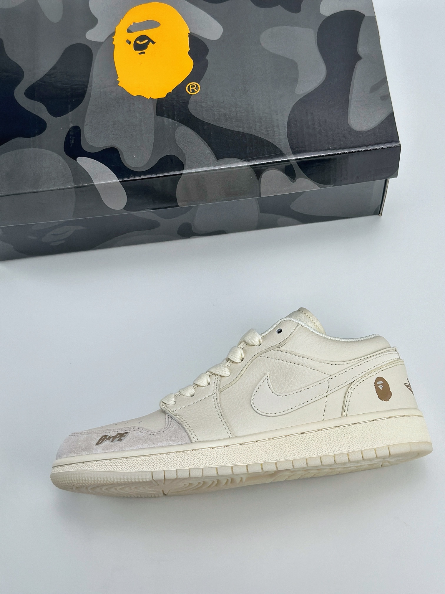 Air Jordan 1 Retro Low x BAPE 米白 LJ6688-002