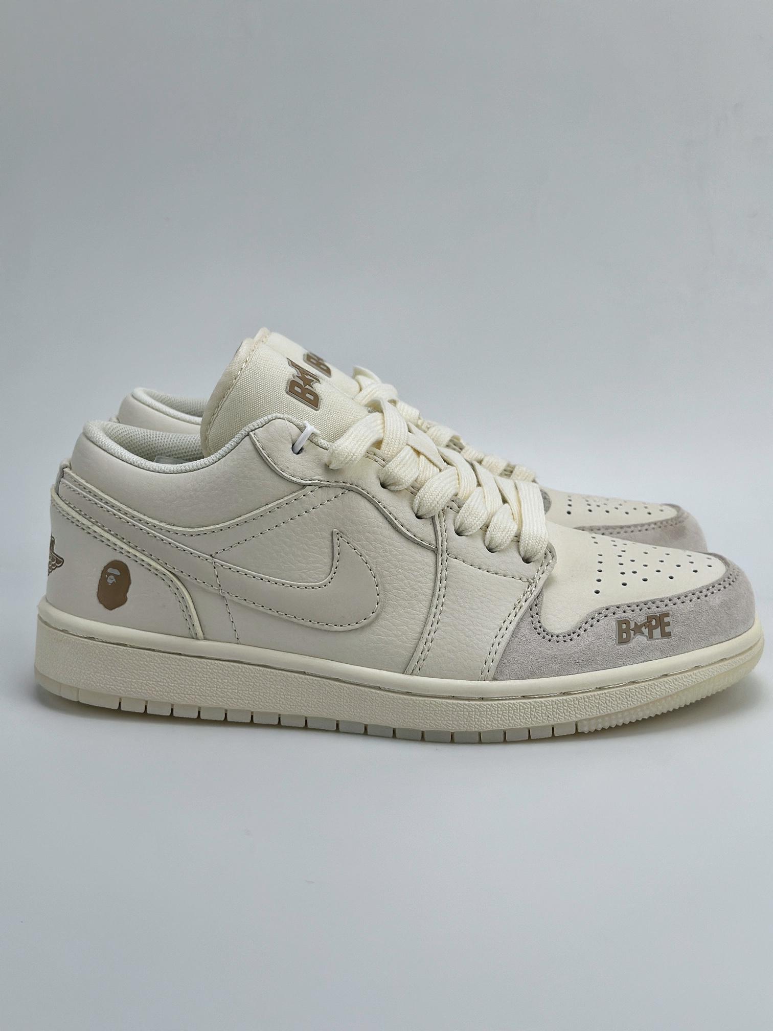 Air Jordan 1 Retro Low x BAPE 米白 LJ6688-002