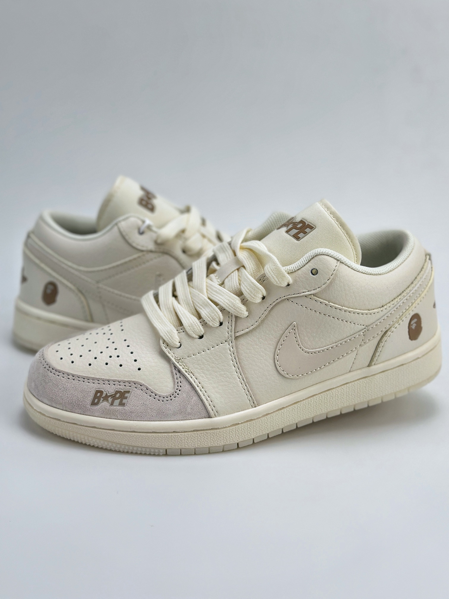 Air Jordan 1 Retro Low x BAPE 米白 LJ6688-002