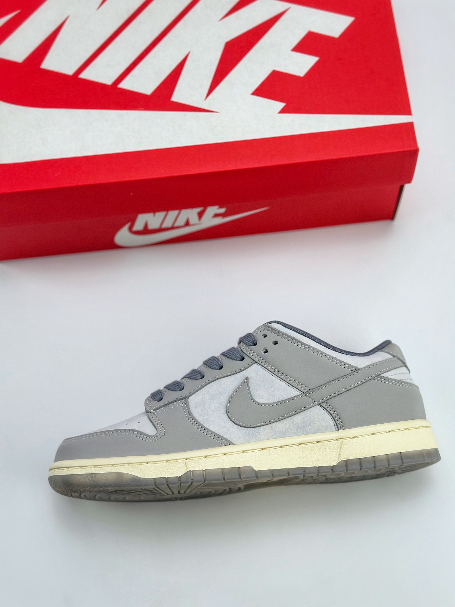 NIKE SB Dunk Low ”Cool Grey and Football Grey” 酷灰 FV1167-001