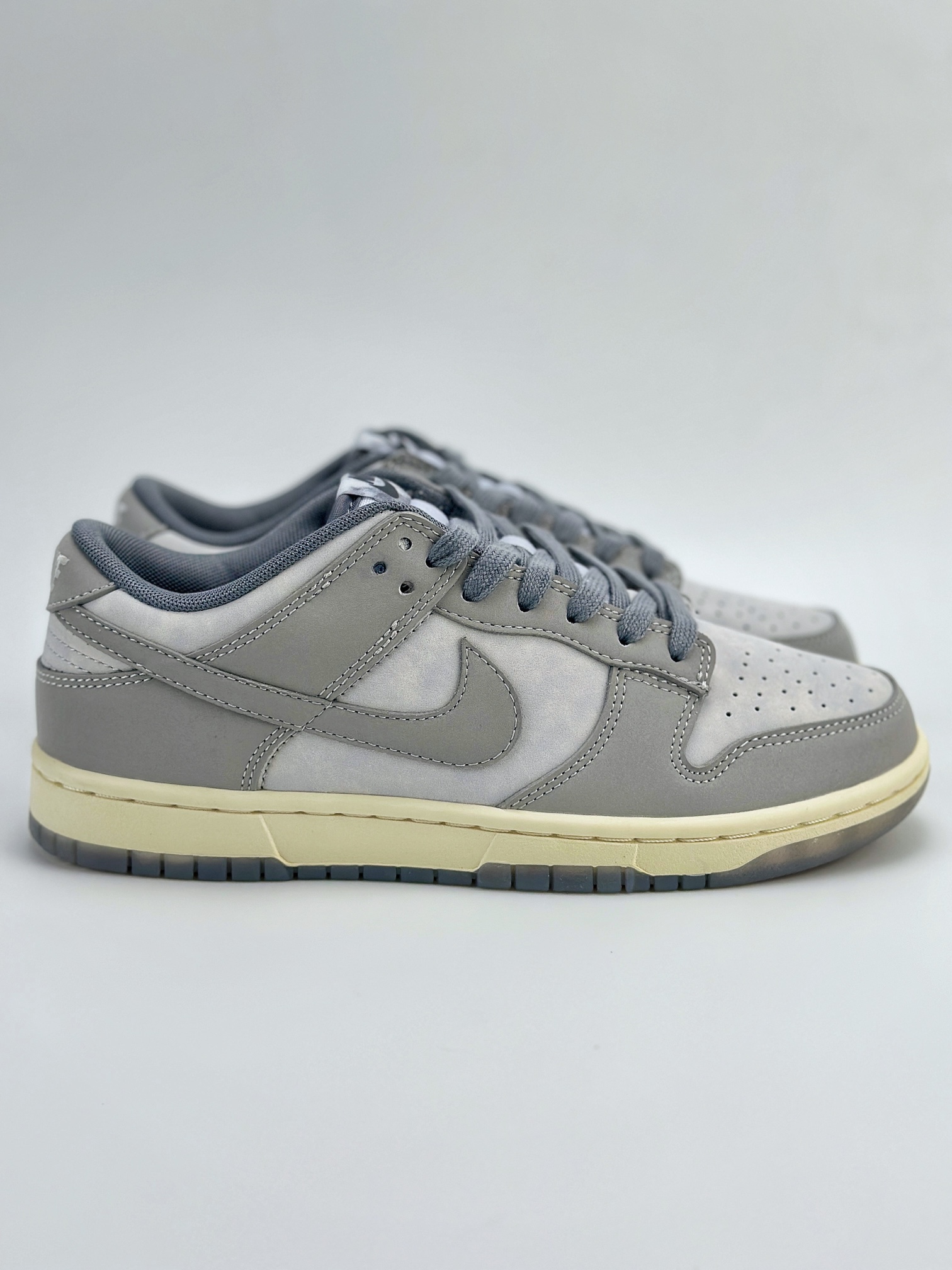 NIKE SB Dunk Low ”Cool Grey and Football Grey” 酷灰 FV1167-001