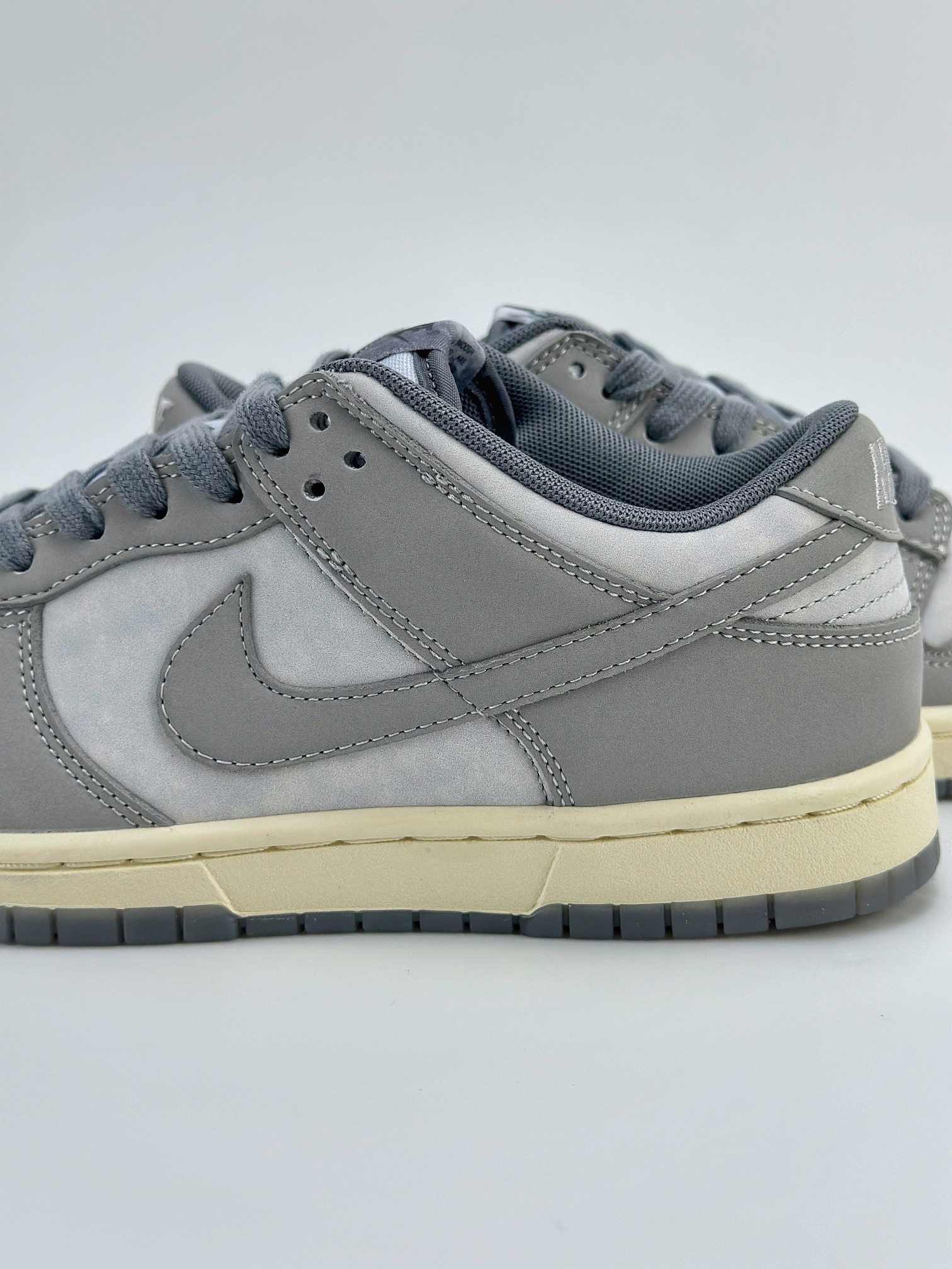 NIKE SB Dunk Low ”Cool Grey and Football Grey” 酷灰 FV1167-001