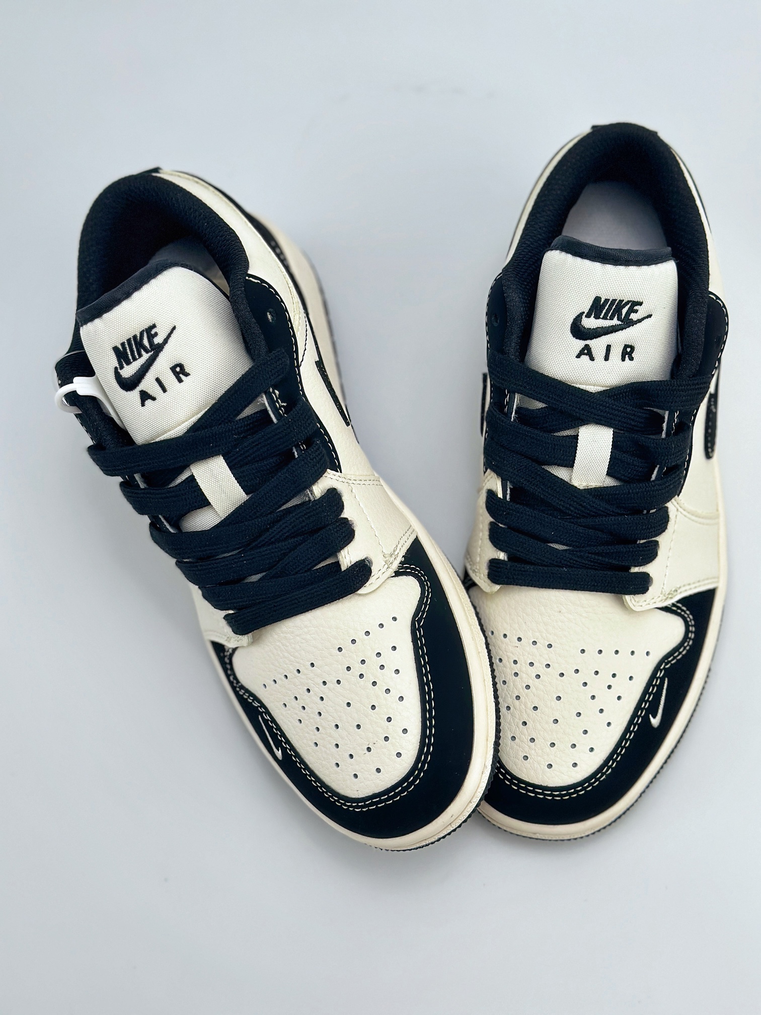 Air Jordan 1 Retro Low x Carhrtt 漫威联名 蝙蝠侠白黑 SJ9950-011