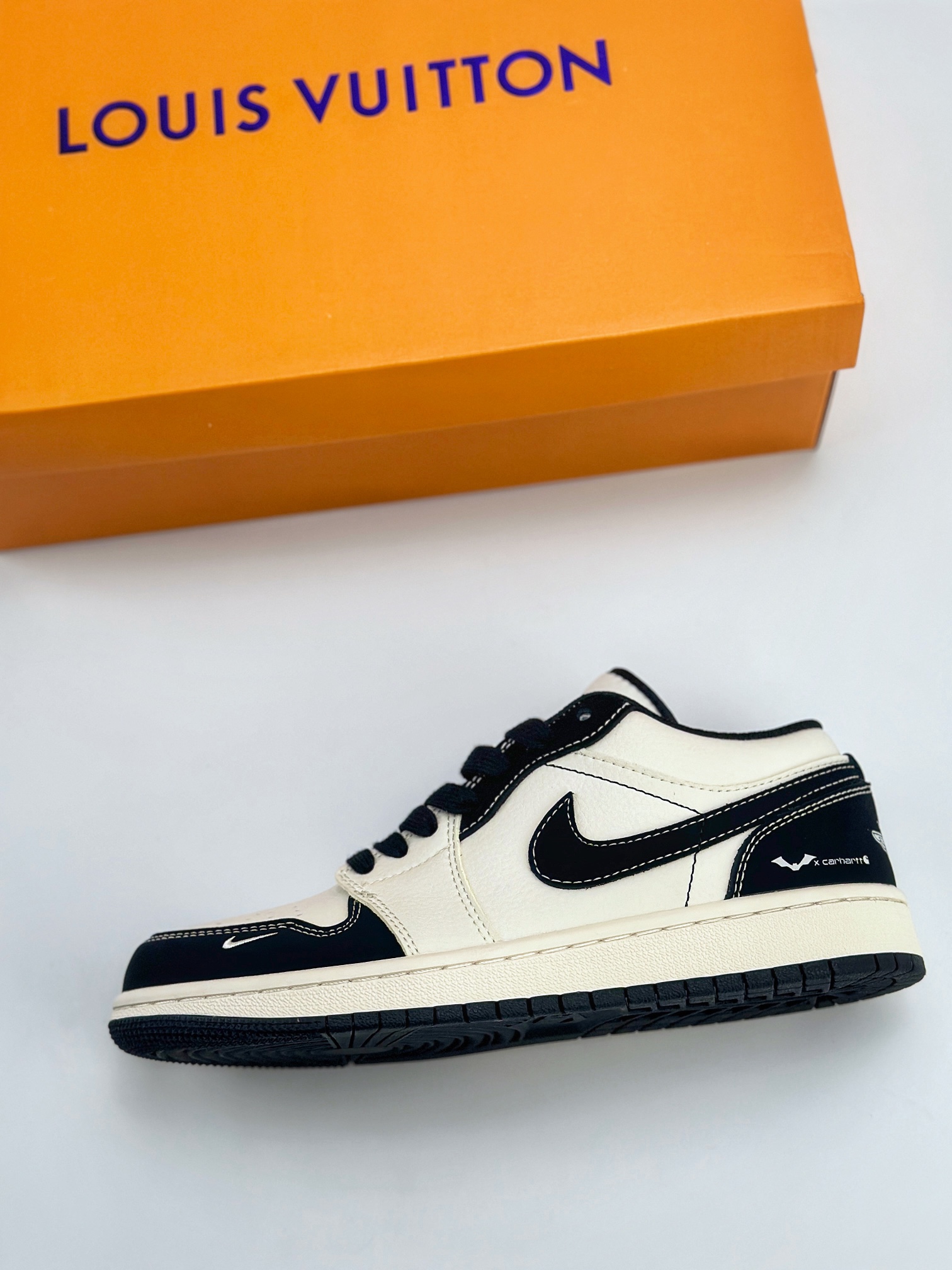 Air Jordan 1 Retro Low x Carhrtt 漫威联名 蝙蝠侠白黑 SJ9950-011