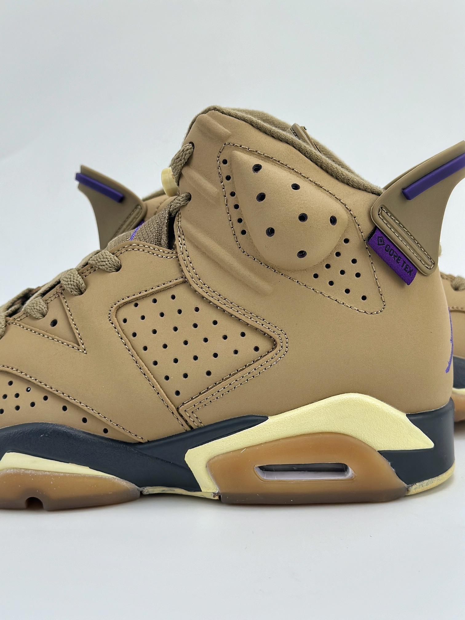 Air Jordan 6 Retro Gore-Tex ”Brown Kelp” 棕 潮流复古篮球鞋 FD1643-300