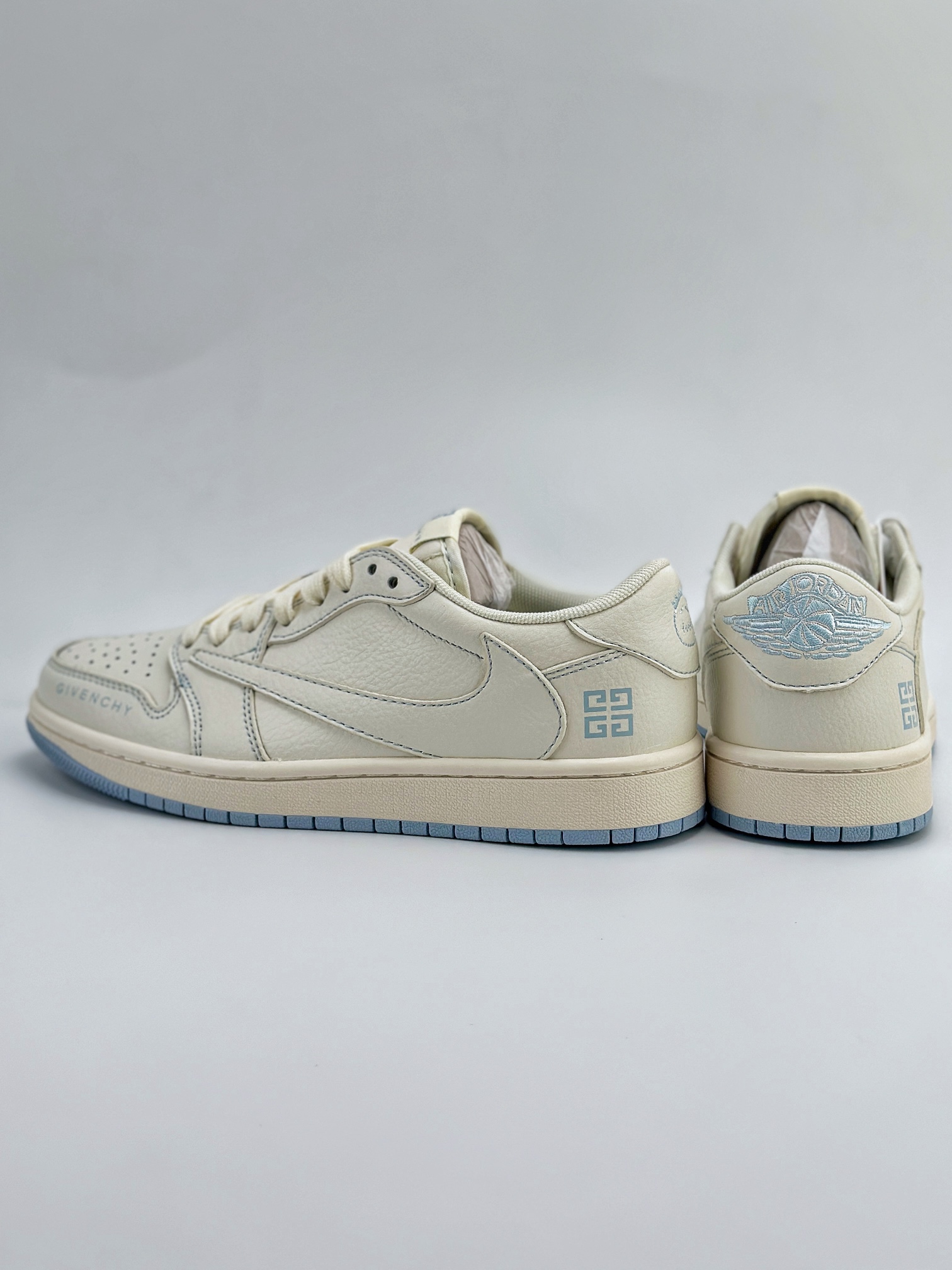 Travis Scott x Nike Air Jordan 1 Low x GIVENCHY 三方联名 Air Jordan 1 Low 反转米白蓝缝线倒钩 QY0268-965