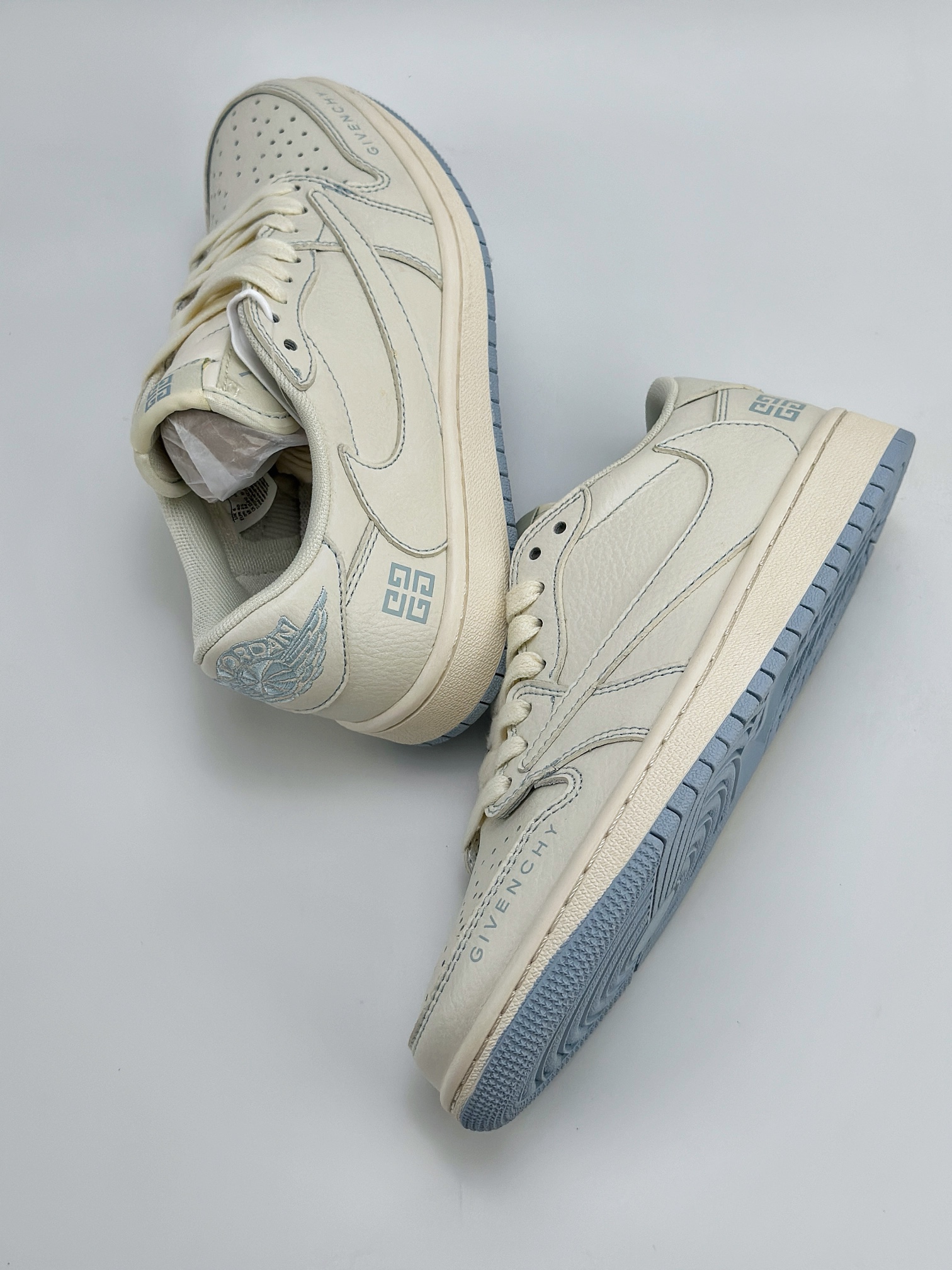 Travis Scott x Nike Air Jordan 1 Low x GIVENCHY 三方联名 Air Jordan 1 Low 反转米白蓝缝线倒钩 QY0268-965