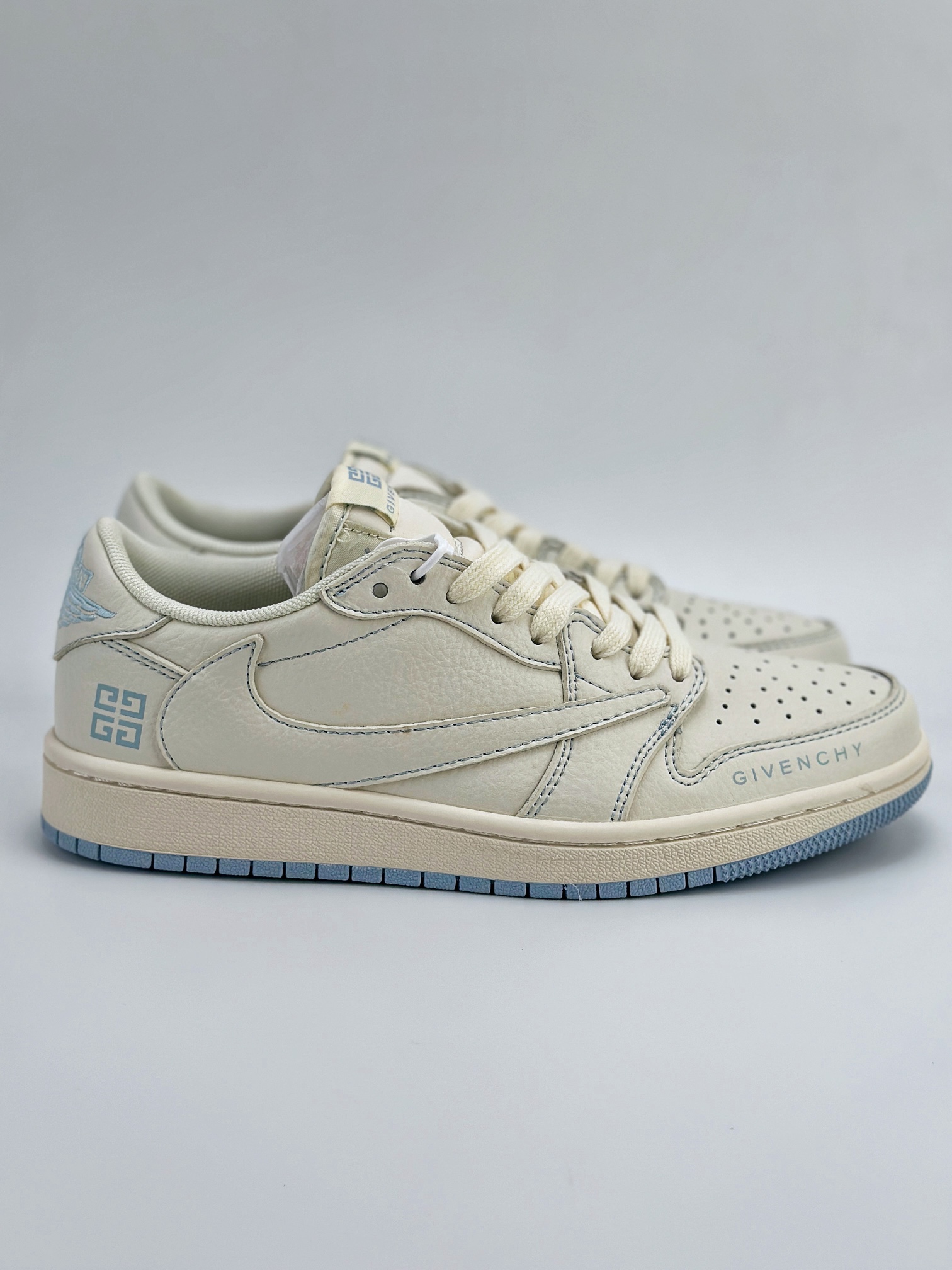 Travis Scott x Nike Air Jordan 1 Low x GIVENCHY 三方联名 Air Jordan 1 Low 反转米白蓝缝线倒钩 QY0268-965