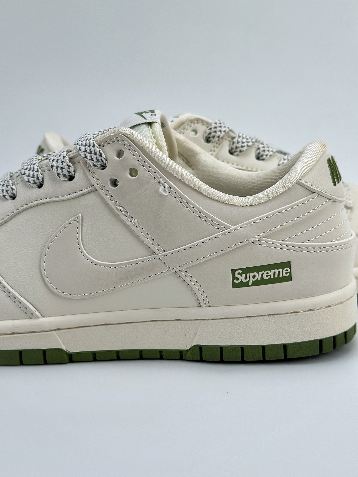 Nike SB Dunk Low x Supreme 米白绿小钩满天星 XX8888-002