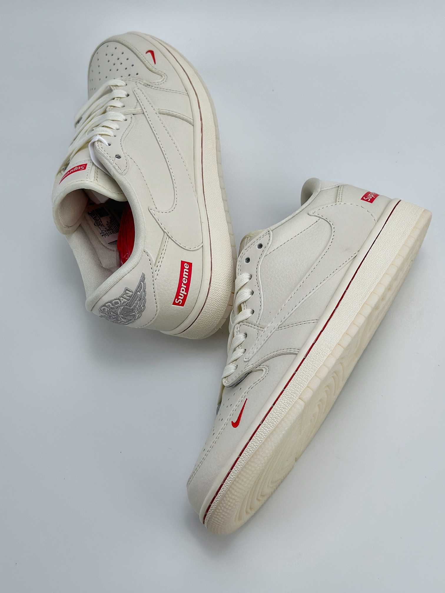 Travis Scott x Nike Air Jordan 1 Low x Supreme 三方联名 Air Jordan 1 Low 反转米白红小钩倒钩 XY2688-104