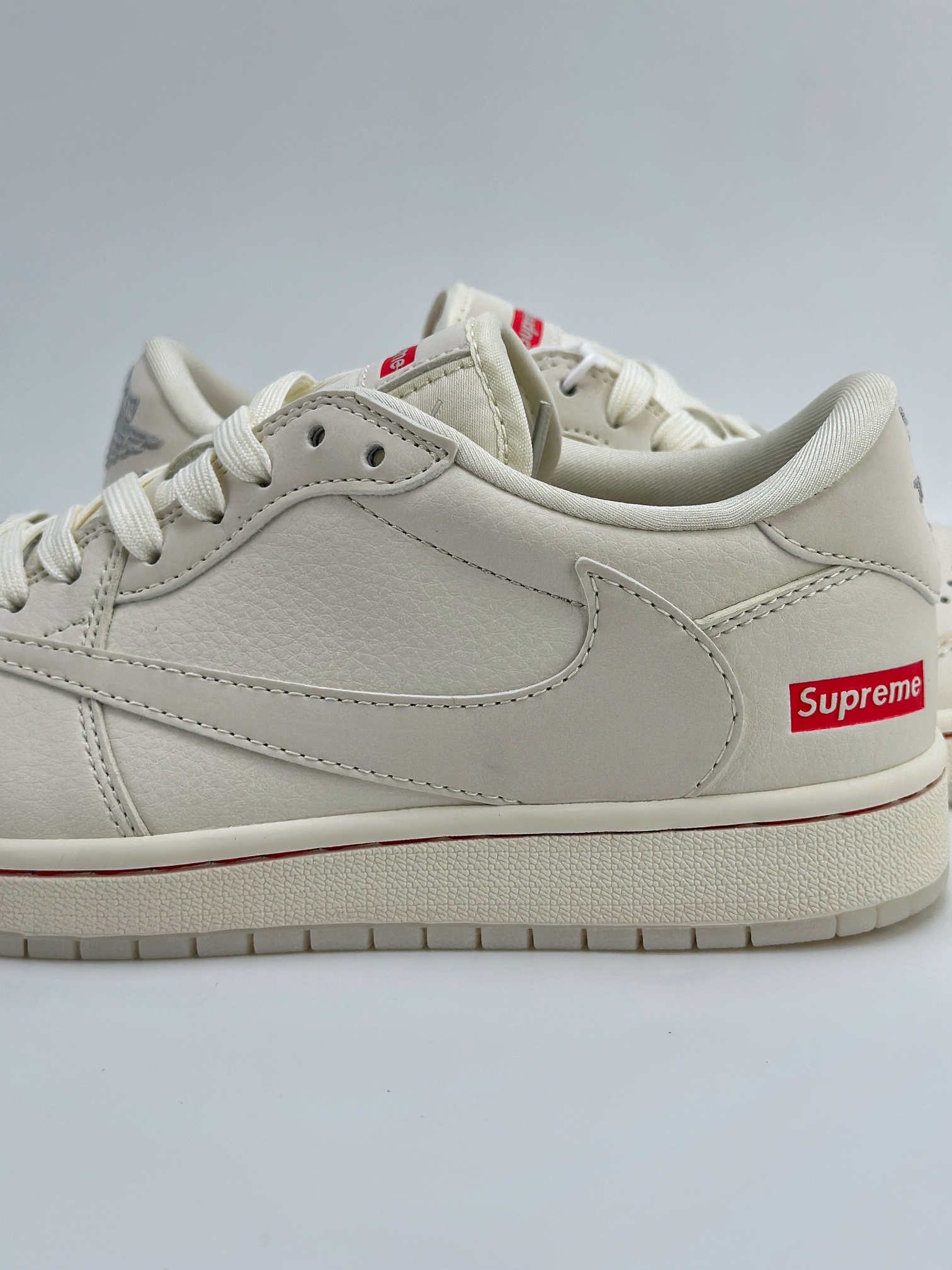 Travis Scott x Nike Air Jordan 1 Low x Supreme 三方联名 Air Jordan 1 Low 反转米白红小钩倒钩 XY2688-104