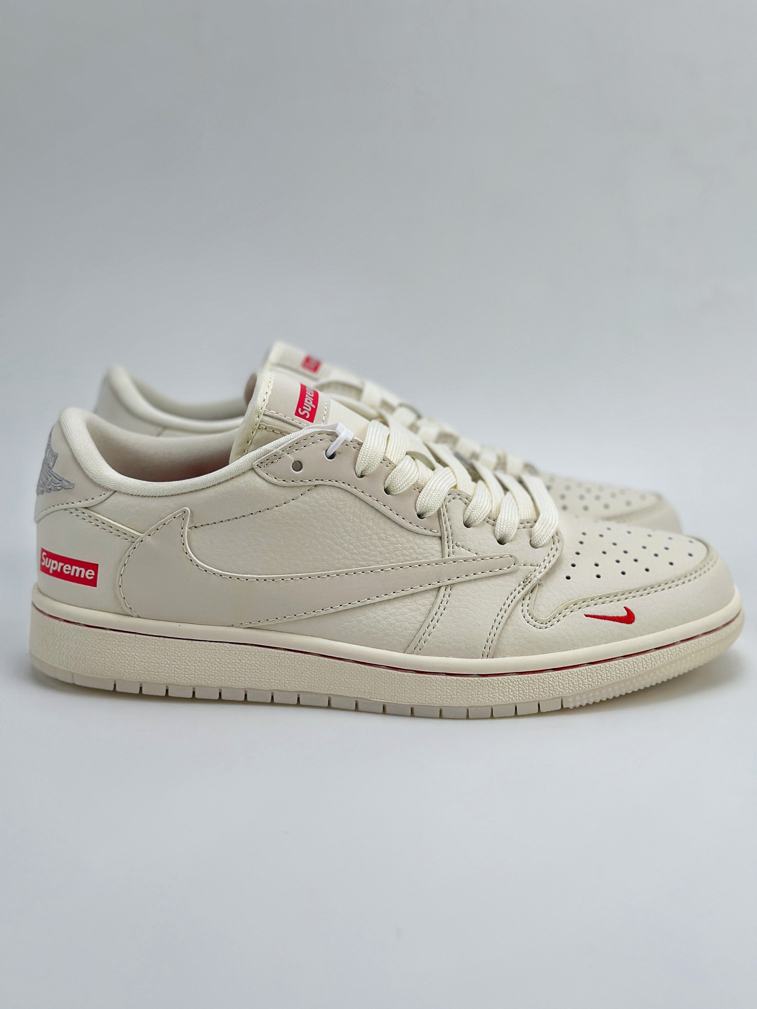 Travis Scott x Nike Air Jordan 1 Low x Supreme 三方联名 Air Jordan 1 Low 反转米白红小钩倒钩 XY2688-104