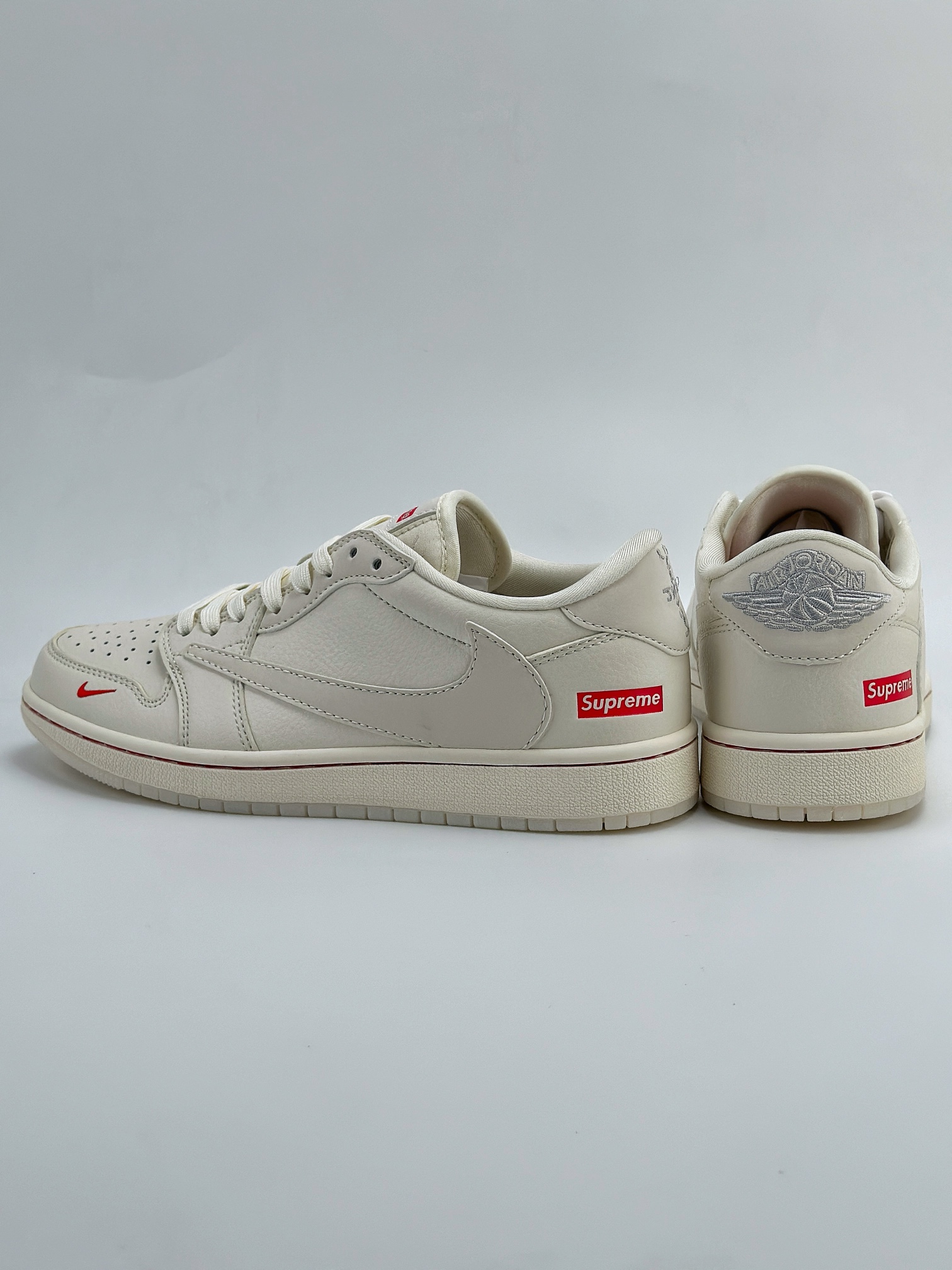 Travis Scott x Nike Air Jordan 1 Low x Supreme 三方联名 Air Jordan 1 Low 反转米白红小钩倒钩 XY2688-104