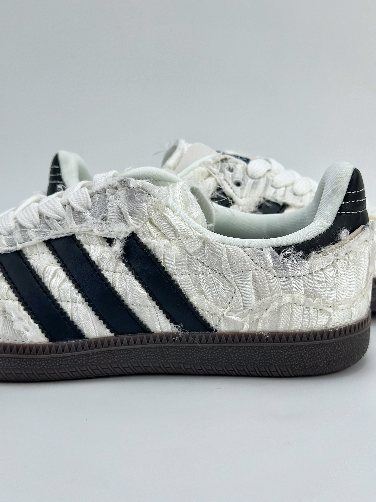 adidas originals Samba OG x Caroline SATIN SHOES 白黑 JQ4748