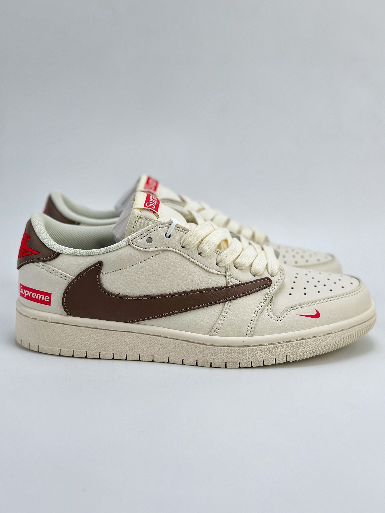 Travis Scott x Nike Air Jordan 1 Low x Supreme 三方联名 Air Jordan 1 Low 反转白棕红小钩倒钩 QY0268-969