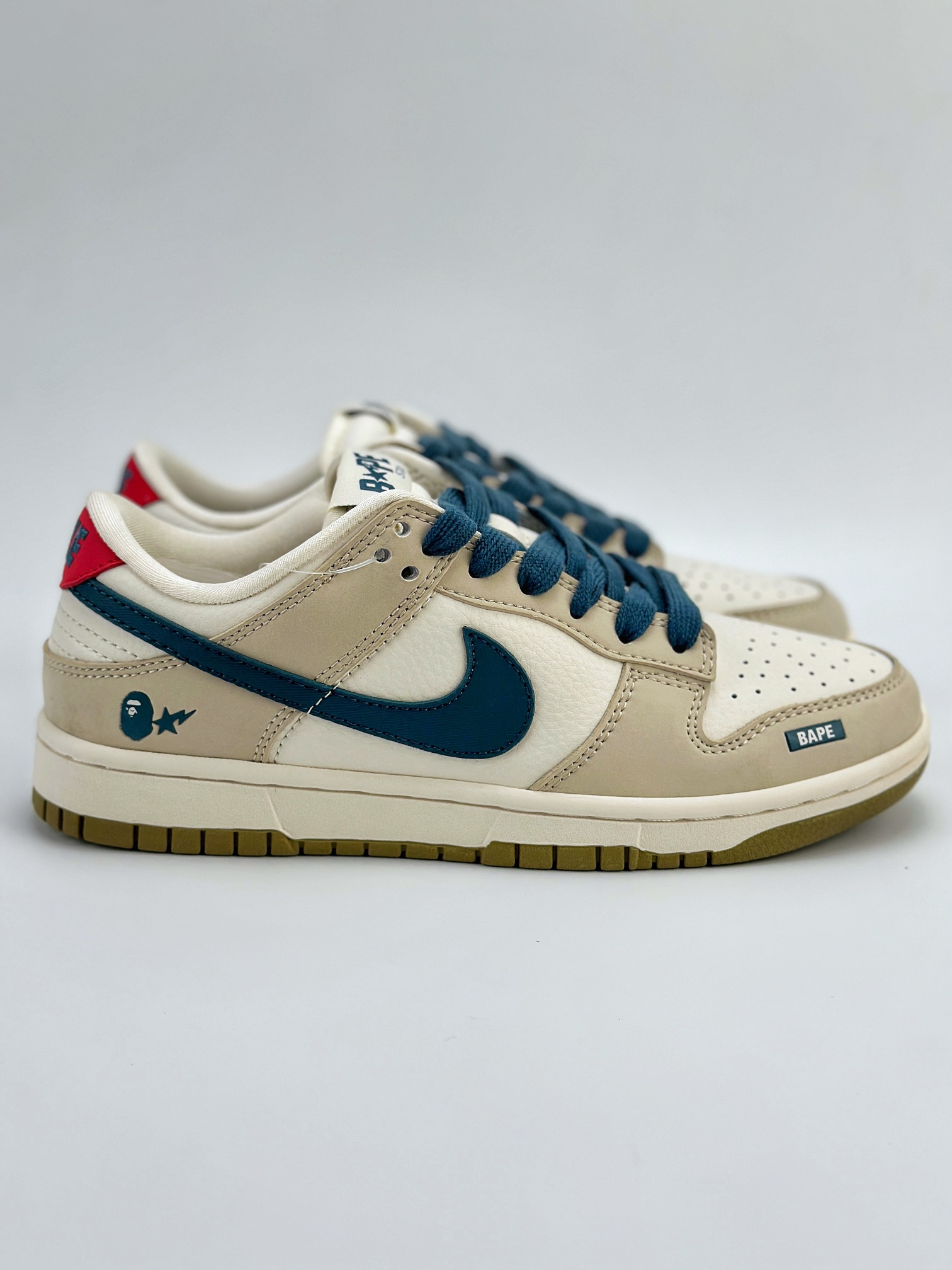 Nike SB Dunk Low x BAPE 米白黄蓝 CF3688-011