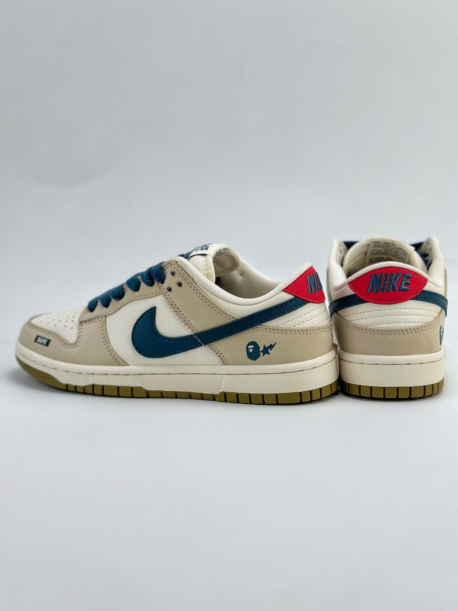 Nike SB Dunk Low x BAPE 米白黄蓝 CF3688-011