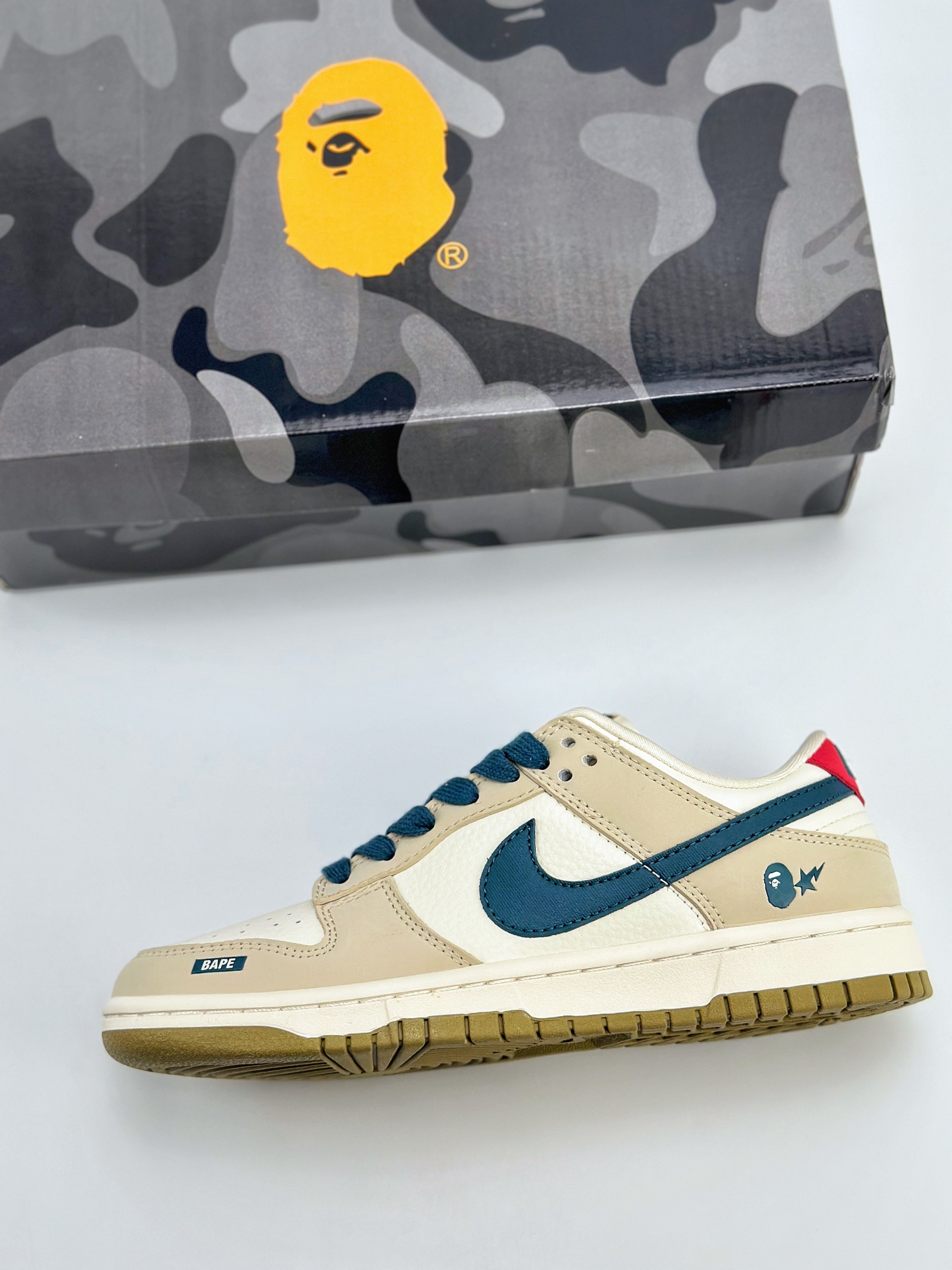 Nike SB Dunk Low x BAPE 米白黄蓝 CF3688-011