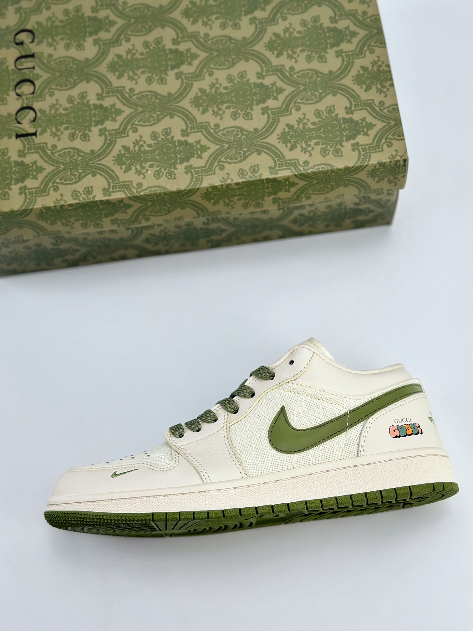 Air Jordan 1 Retro Low x GUCCI 米白帆布绿满天星 DM5688-103