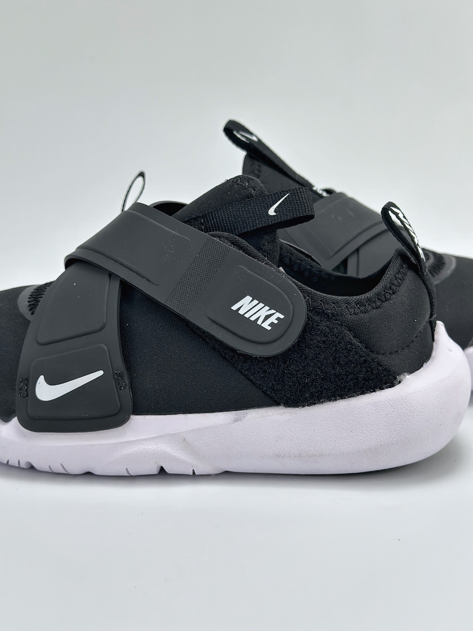 Nike Flex Advance 黑白 令小宝贝们舒适畅玩 CZ0186-002