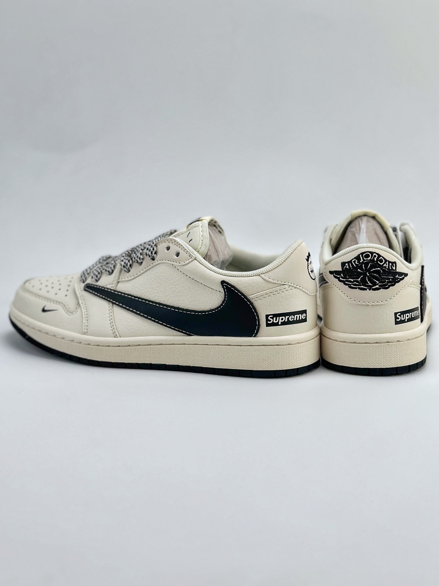 Travis Scott x Nike Air Jordan 1 Low x Supreme 三方联名 Air Jordan 1 Low 反转白黑小钩倒钩 QY0268-966