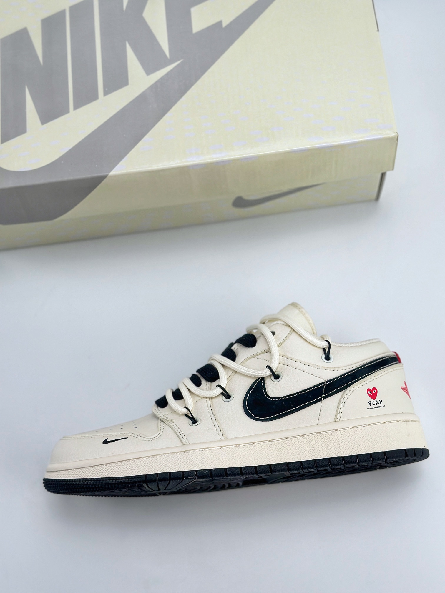 Air Jordan 1 Retro Low x Comme des Garcons 川久米白黑绑带 SJ9950-014