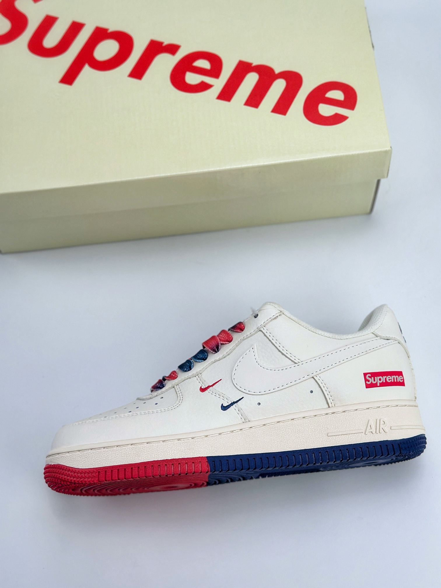 Nike Air Force 1 Low 07 x Supreme 白蓝红双小钩 XZ6188-008