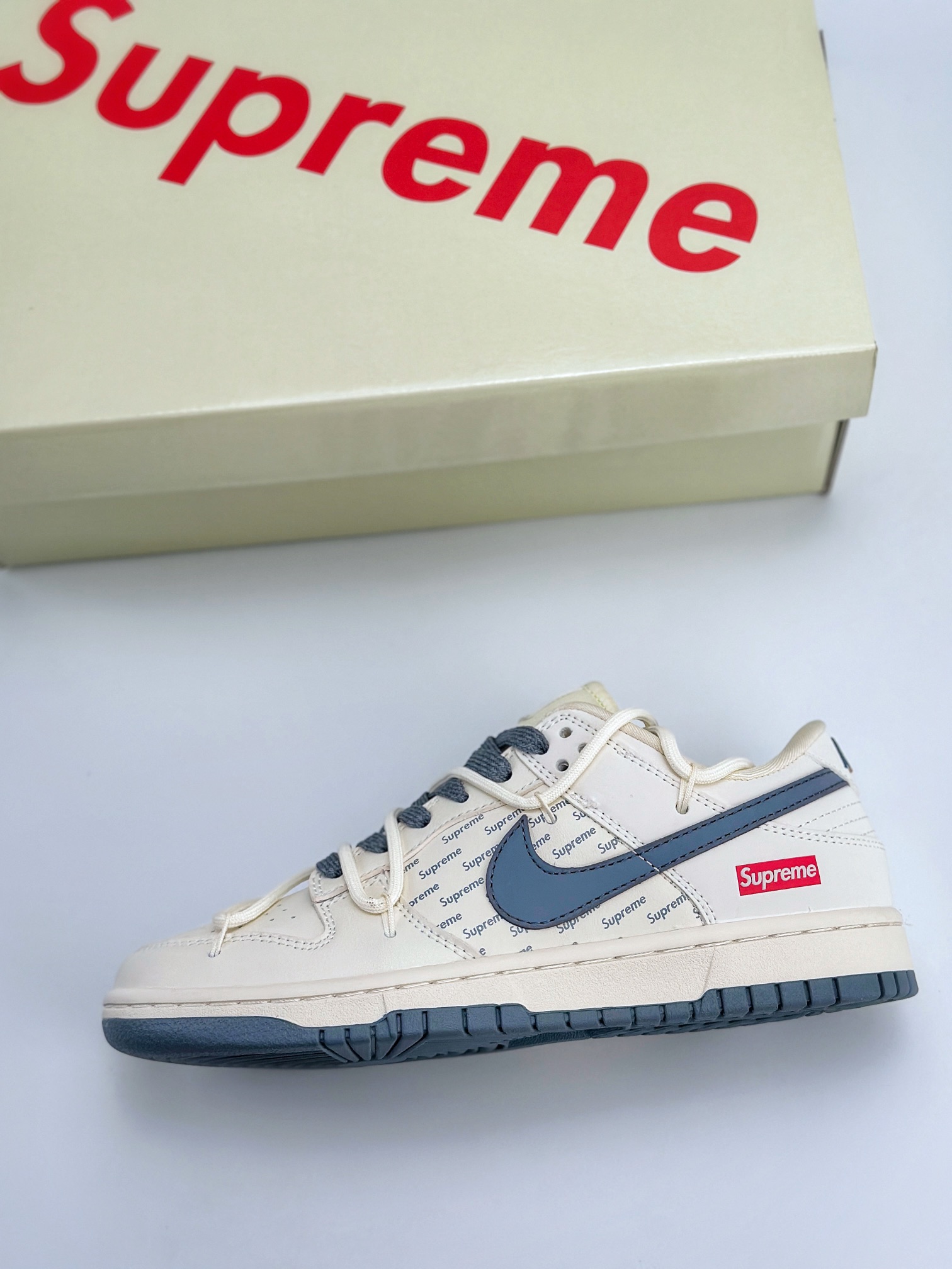 Nike SB Dunk Low x Supreme 白灰绑带满天星 JJ5688-109