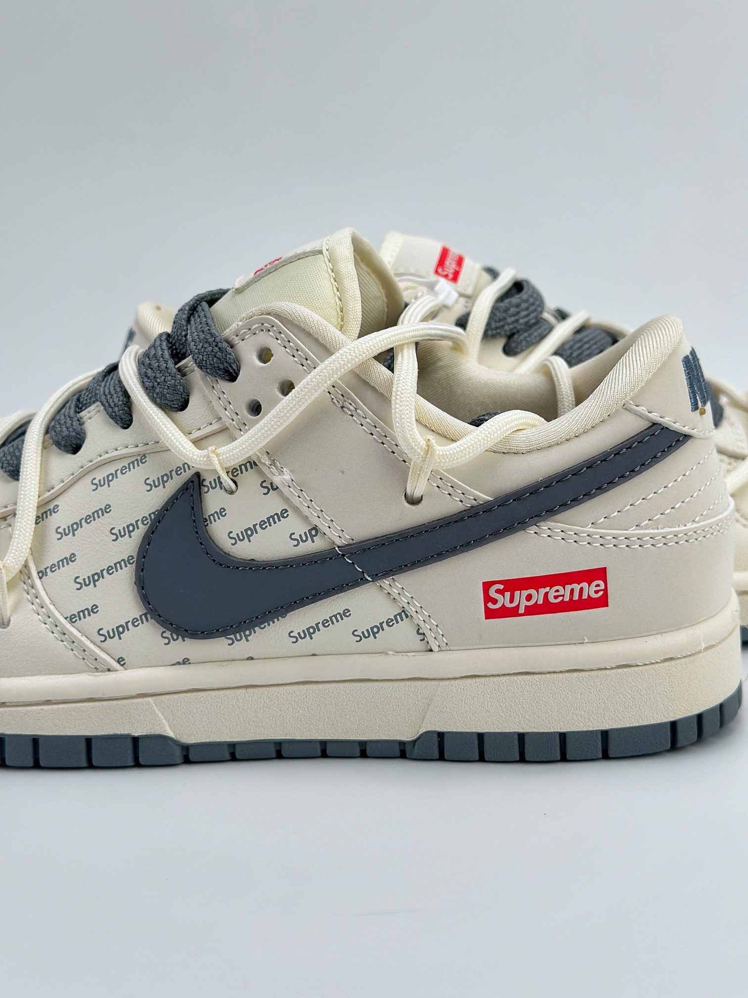 Nike SB Dunk Low x Supreme 白灰绑带满天星 JJ5688-109